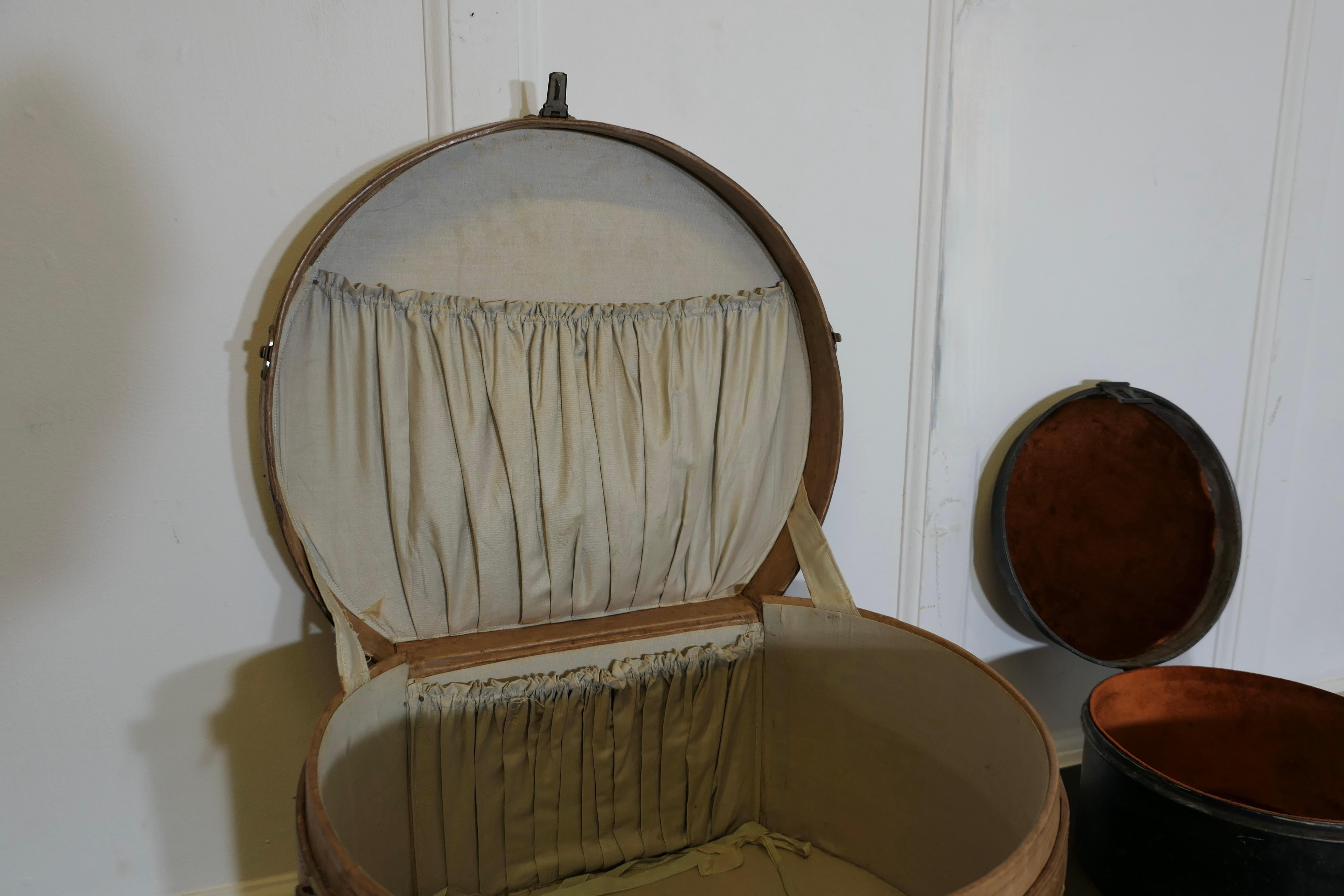 A Good Quality 19th Century Leather Hat Box and One Metal For Sale 6