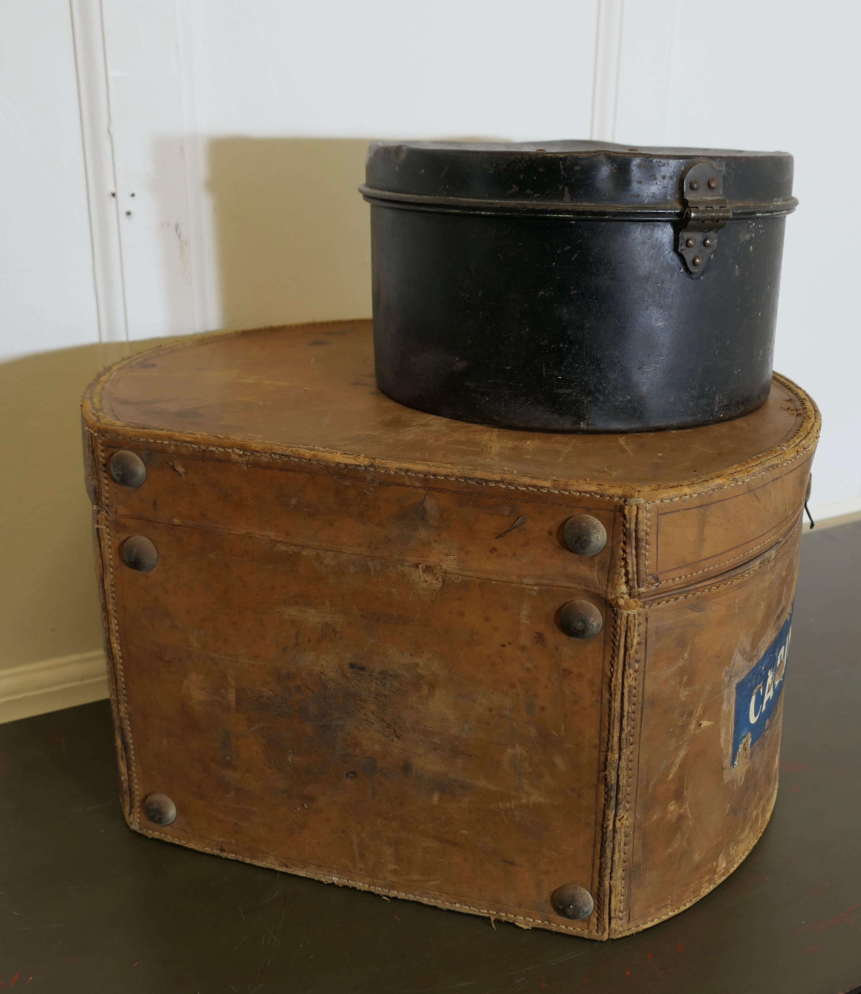 A Good Quality 19th Century Leather Hat Box and One Metal In Good Condition For Sale In Godshill, Isle of Wight