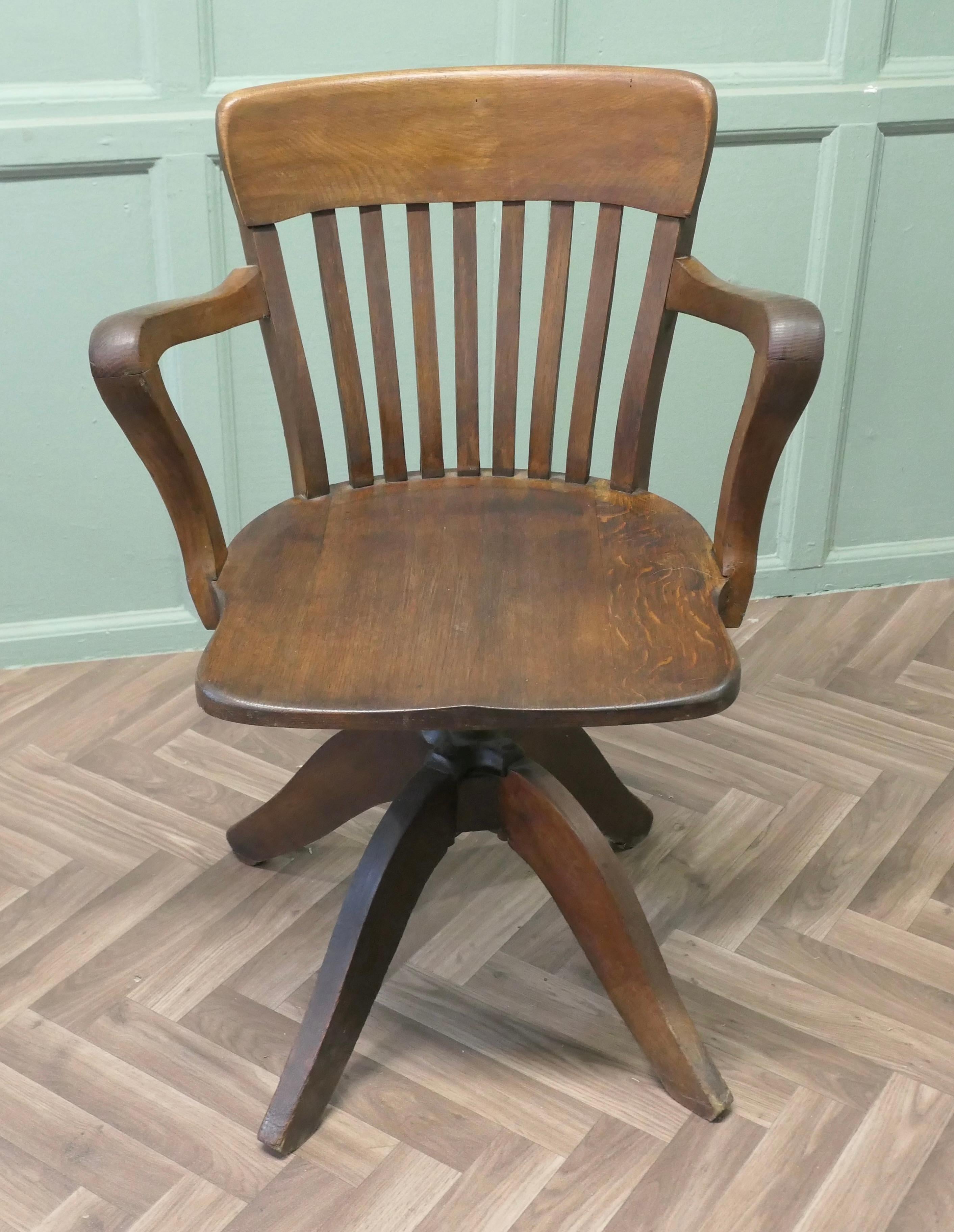 A Good Quality Art Deco Desk Chair The Chair has an attractive deep curving back In Good Condition For Sale In Godshill, Isle of Wight
