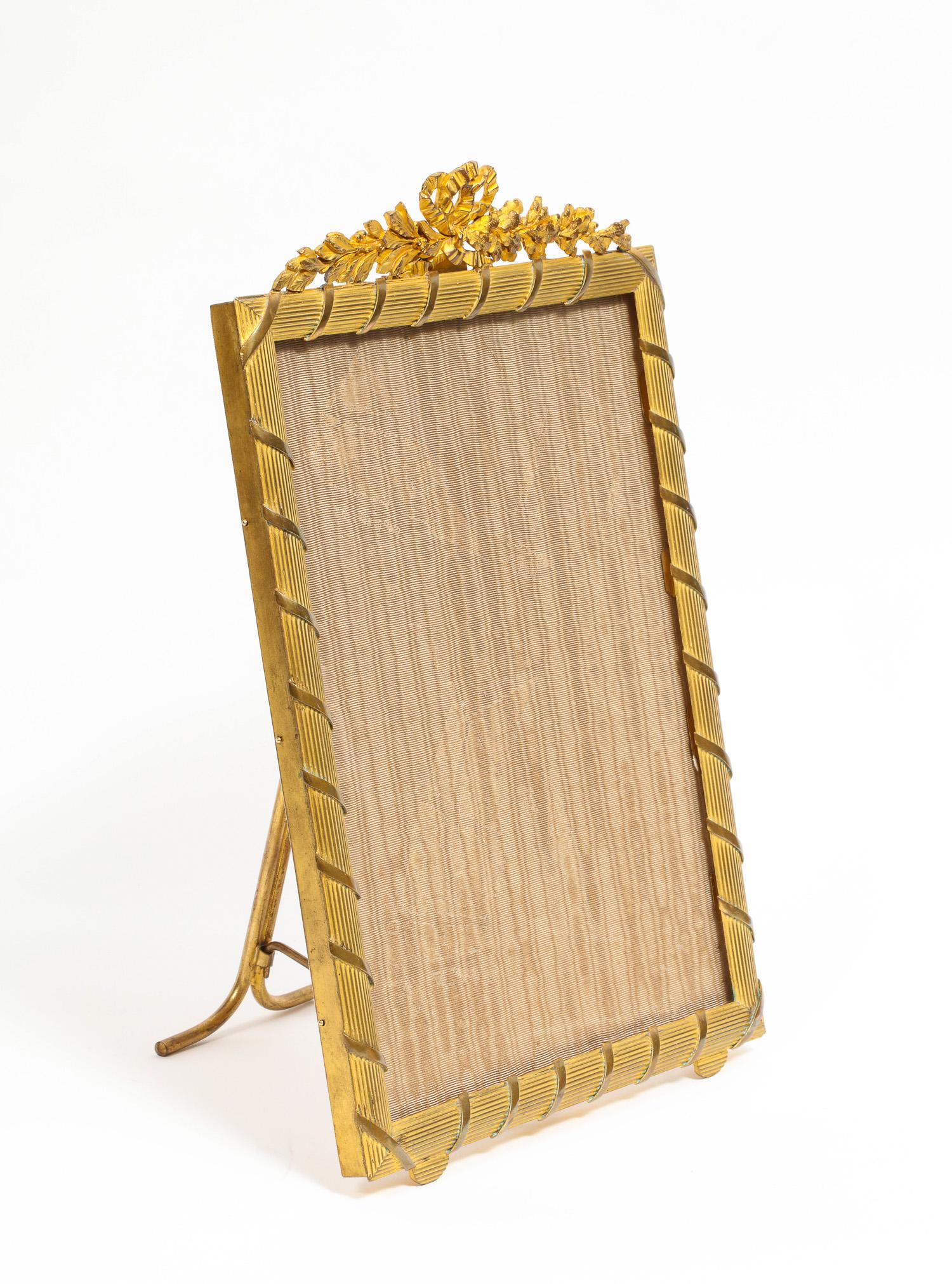 A good quality French gilt-bronze ormolu picture photo frame,
circa 1890.

Very elegant. 
Frame size: 13