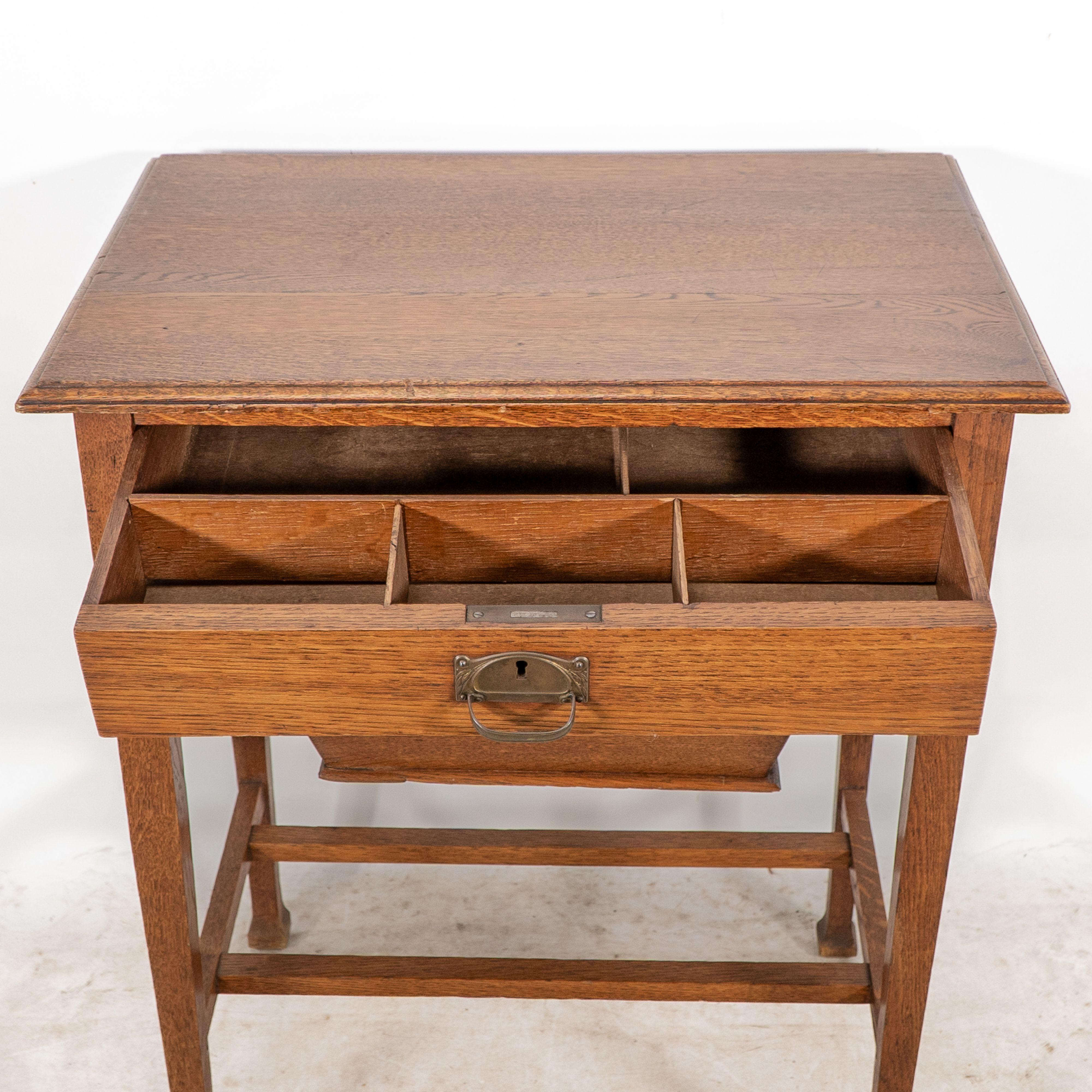 Caja de agujas de roble estilo Glasgow Arts and Crafts de buena calidad en venta 3