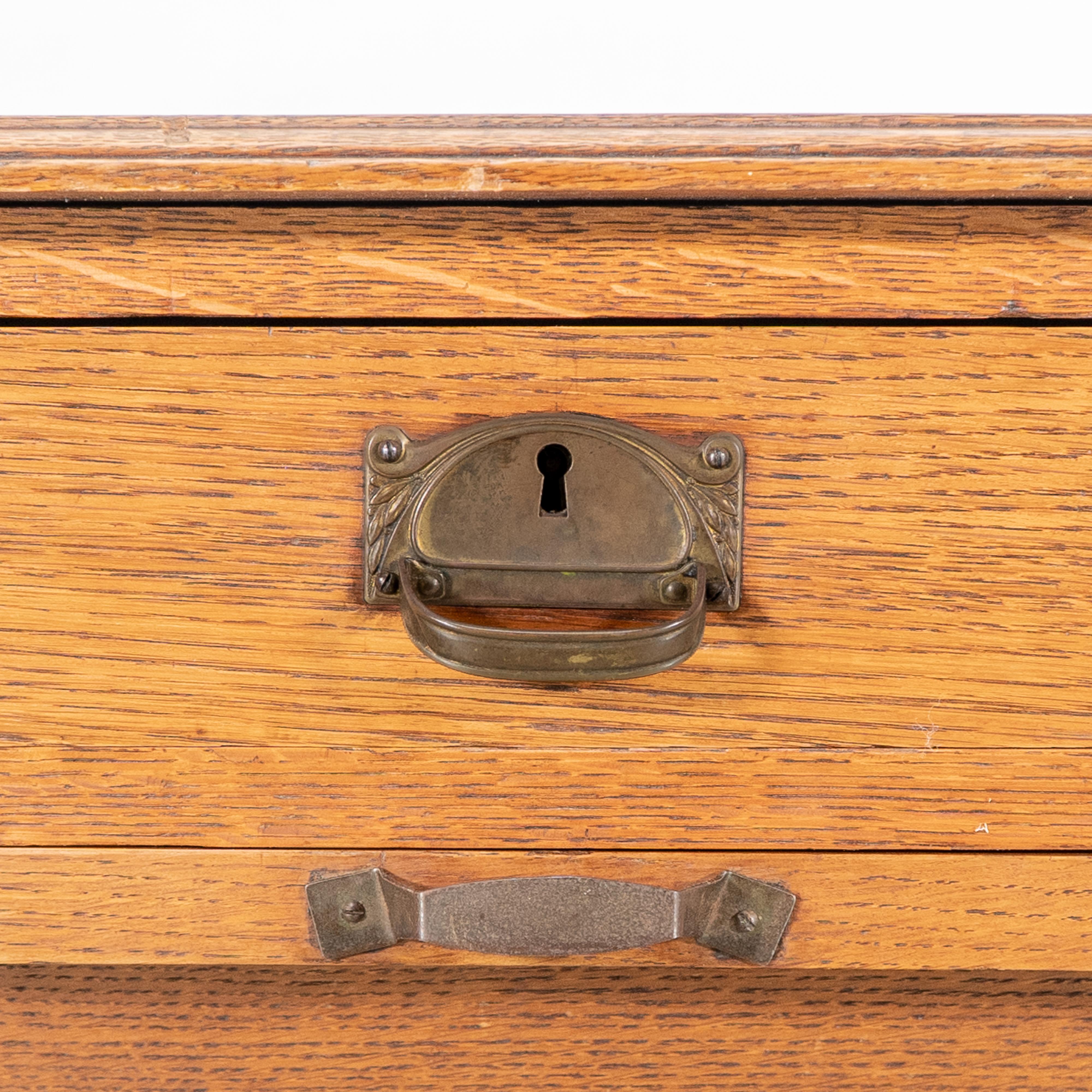 Caja de agujas de roble estilo Glasgow Arts and Crafts de buena calidad en venta 6