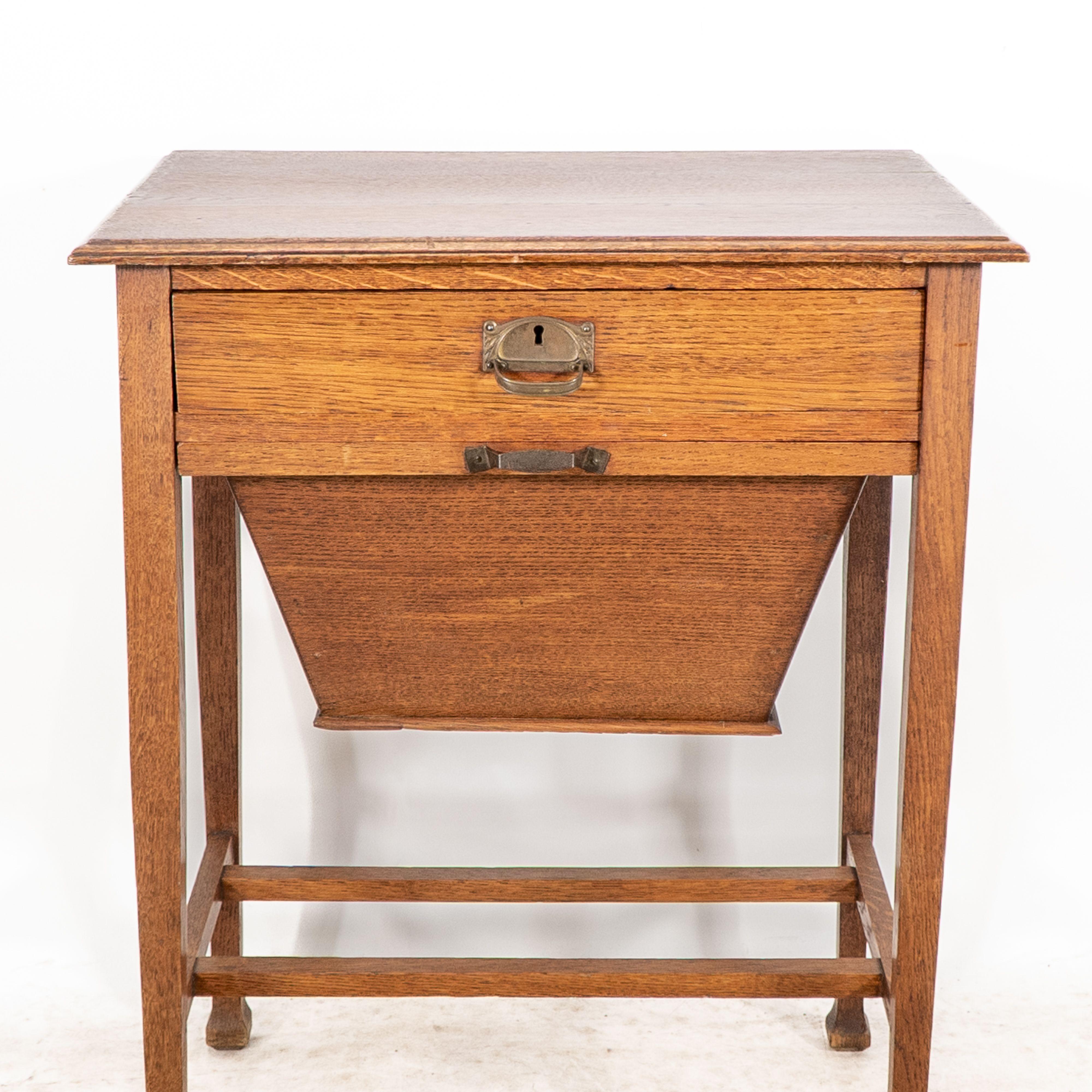 Caja de agujas de roble estilo Glasgow Arts and Crafts de buena calidad principios del siglo XX en venta