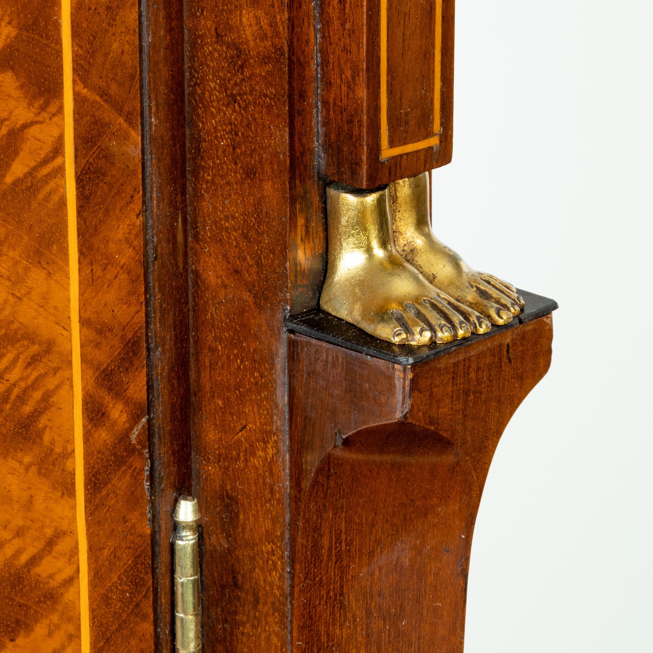 Hochwertige Mahagoni-Standuhr im ägyptischen Stil von John Grant im Regency-Stil im Zustand „Gut“ im Angebot in Lymington, Hampshire