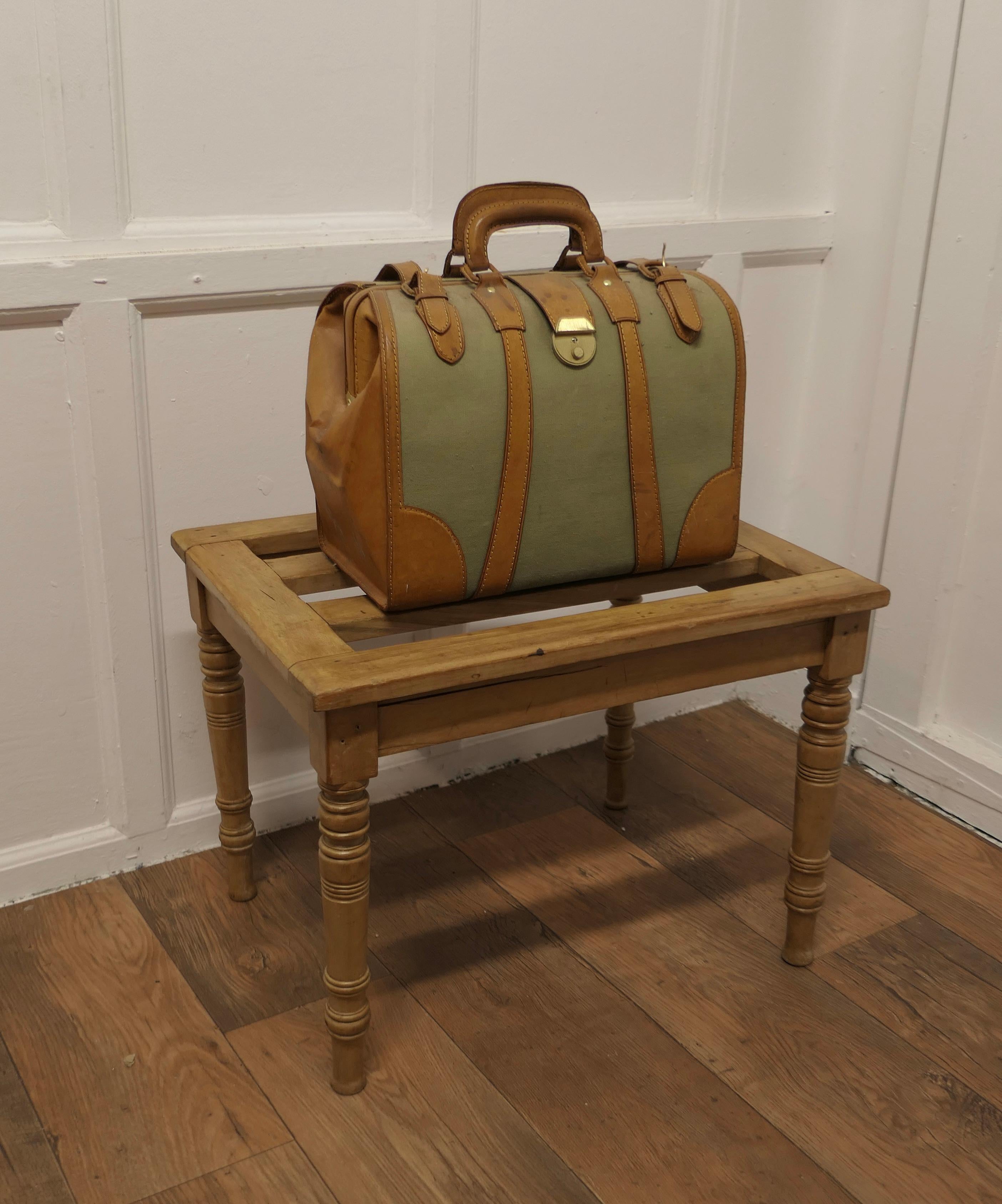 A Good Quality Victorian Walnut Luggage Rack, Suitcase Stand

This is a Superb Heavy Quality Victorian Walnut Luggage Rack, Suitcase Stand, it has a Slatted top and elegant turned legs  
This is a good and very sturdy piece with a light polished