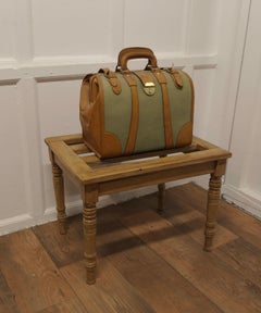 A Good Quality Victorian Walnut Luggage Rack, Suitcase Stand