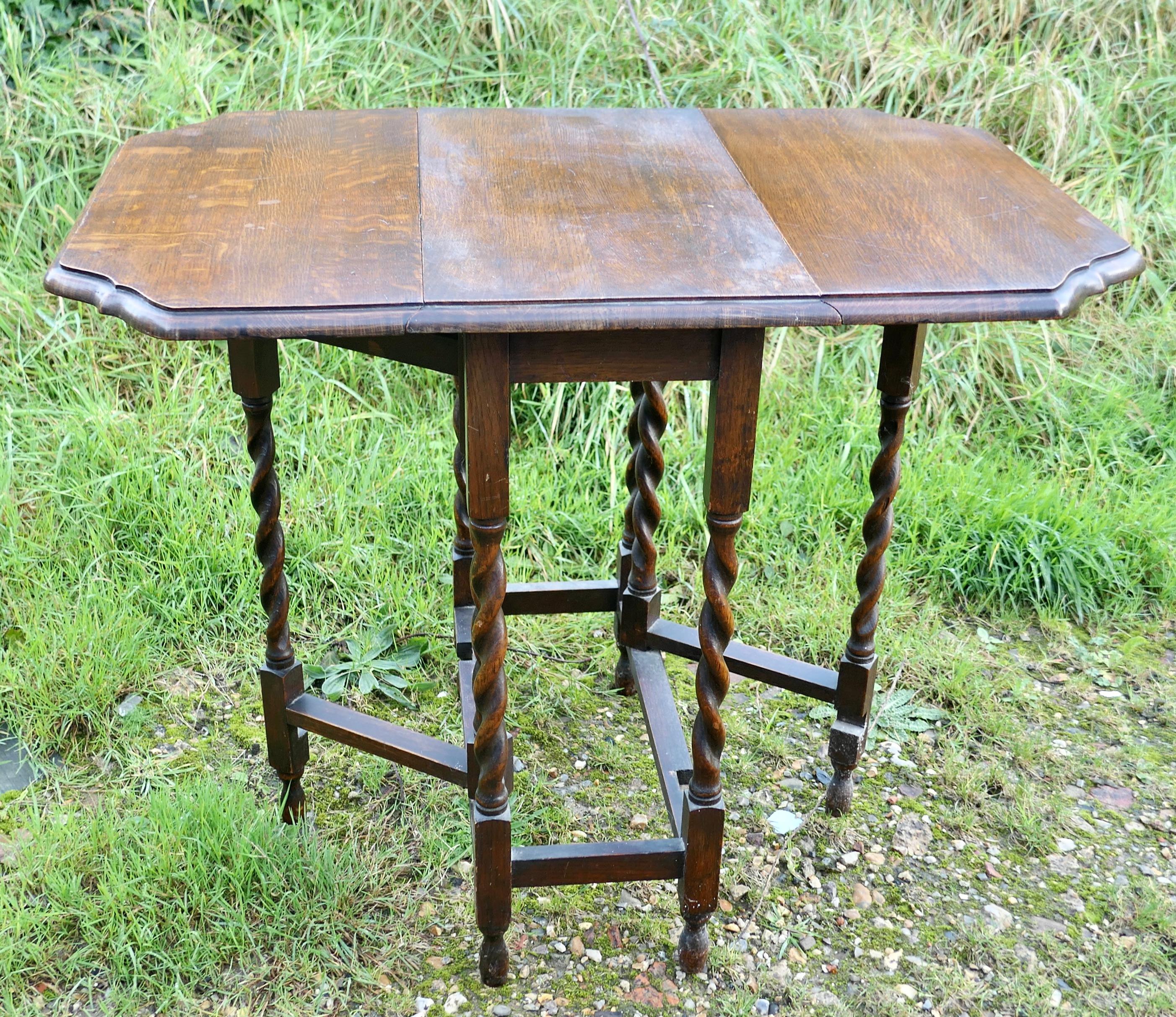 Early 20th Century A Good Solid Oak Victorian Gate Leg Table   The table is made from solid Oak   For Sale