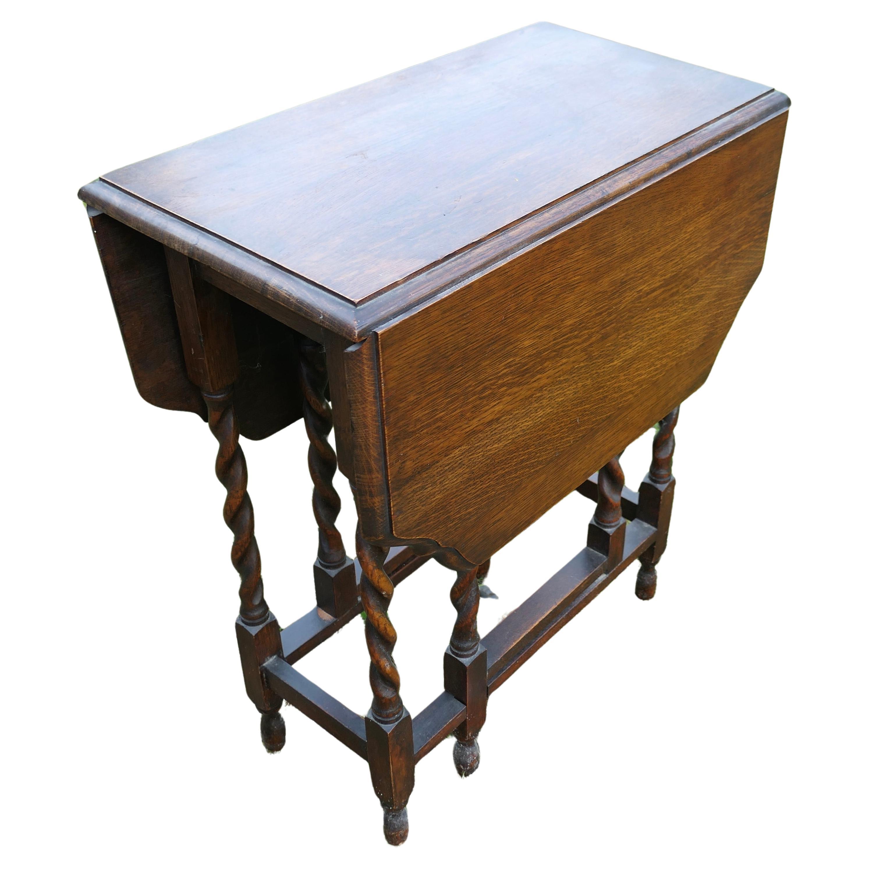 A Good Solid Oak Victorian Gate Leg Table   The table is made from solid Oak  