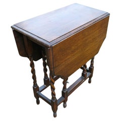 A Good Solid Oak Victorian Gate Leg Table   The table is made from solid Oak  
