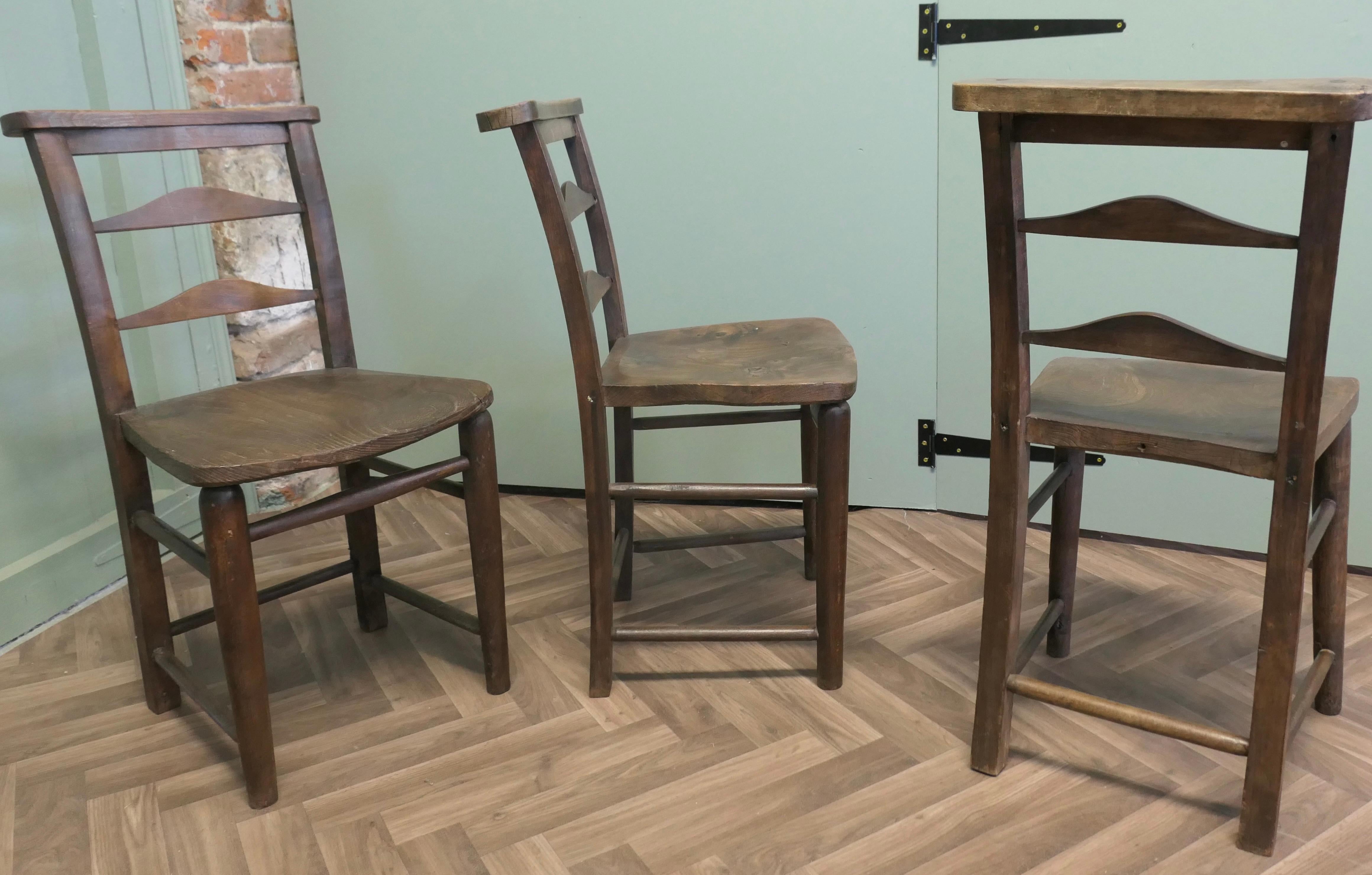 Country A Good sturdy set of 10 Victorian Chapel Chairs in vendita