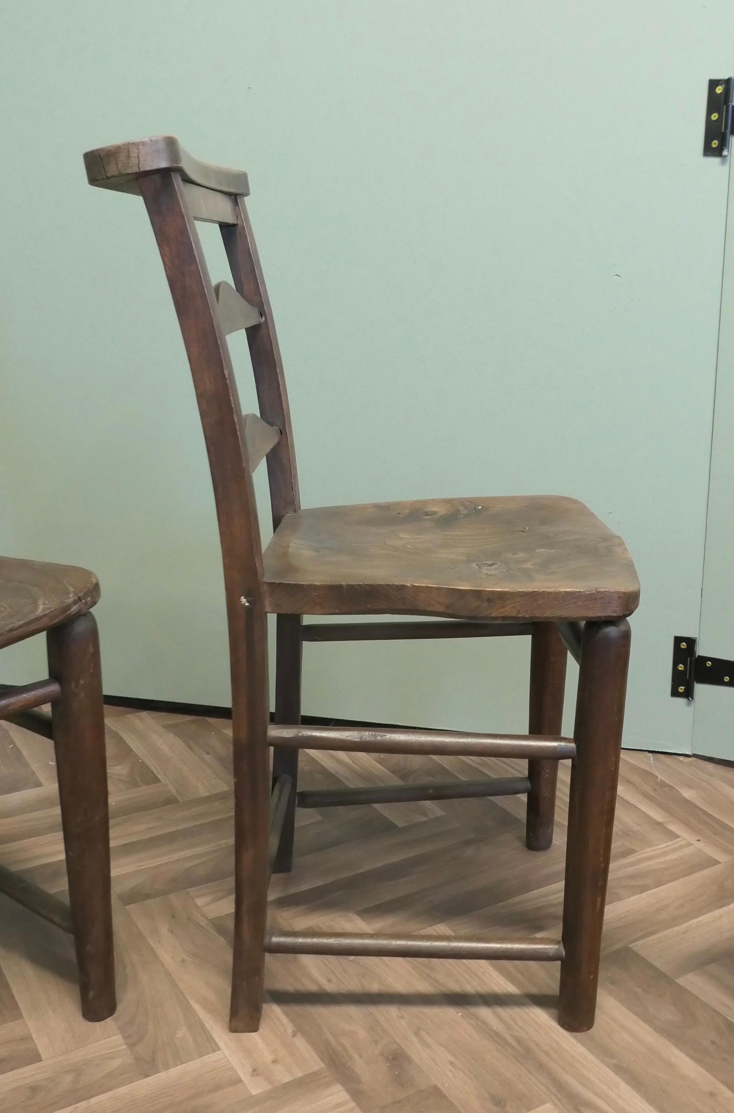 A Good sturdy set of 10 Victorian Chapel Chairs In condizioni buone in vendita a Godshill, Isle of Wight