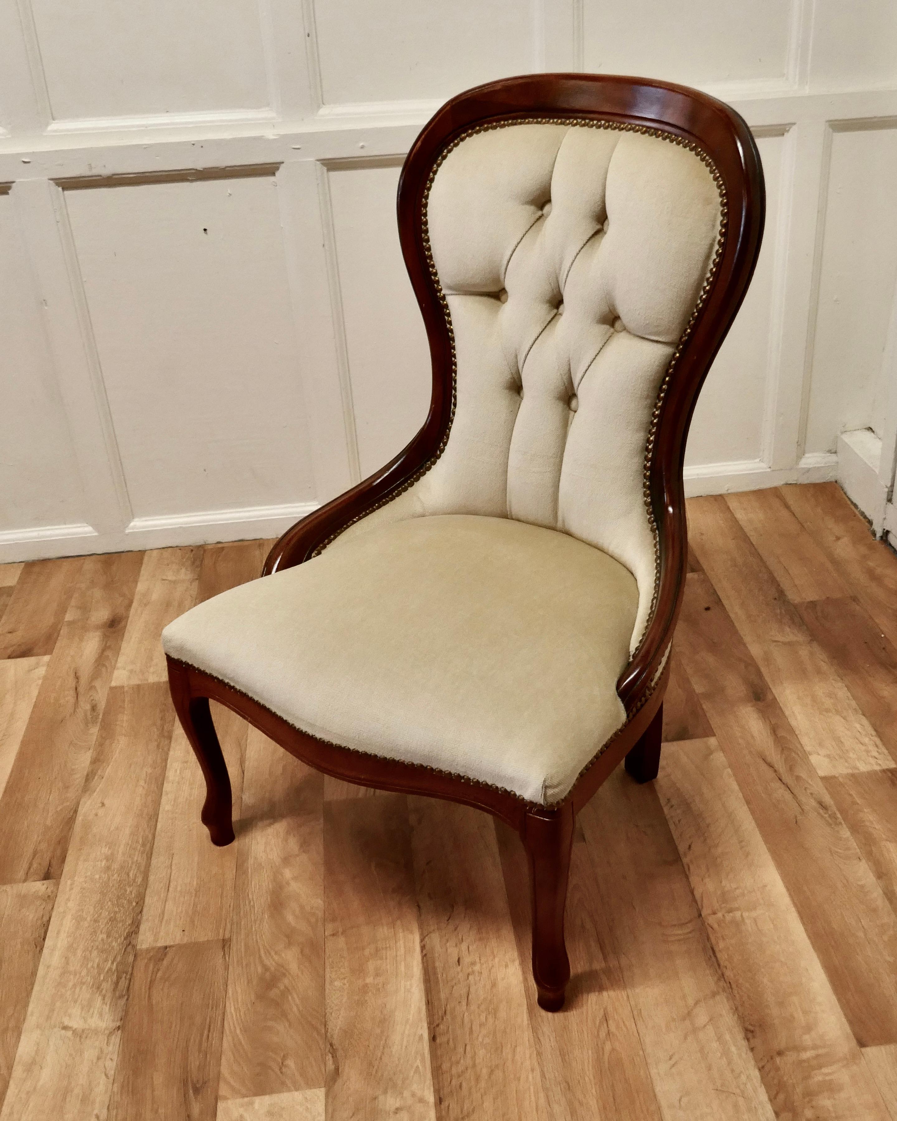 20th Century Good Victorian Style Spoon Back Easy Chair For Sale