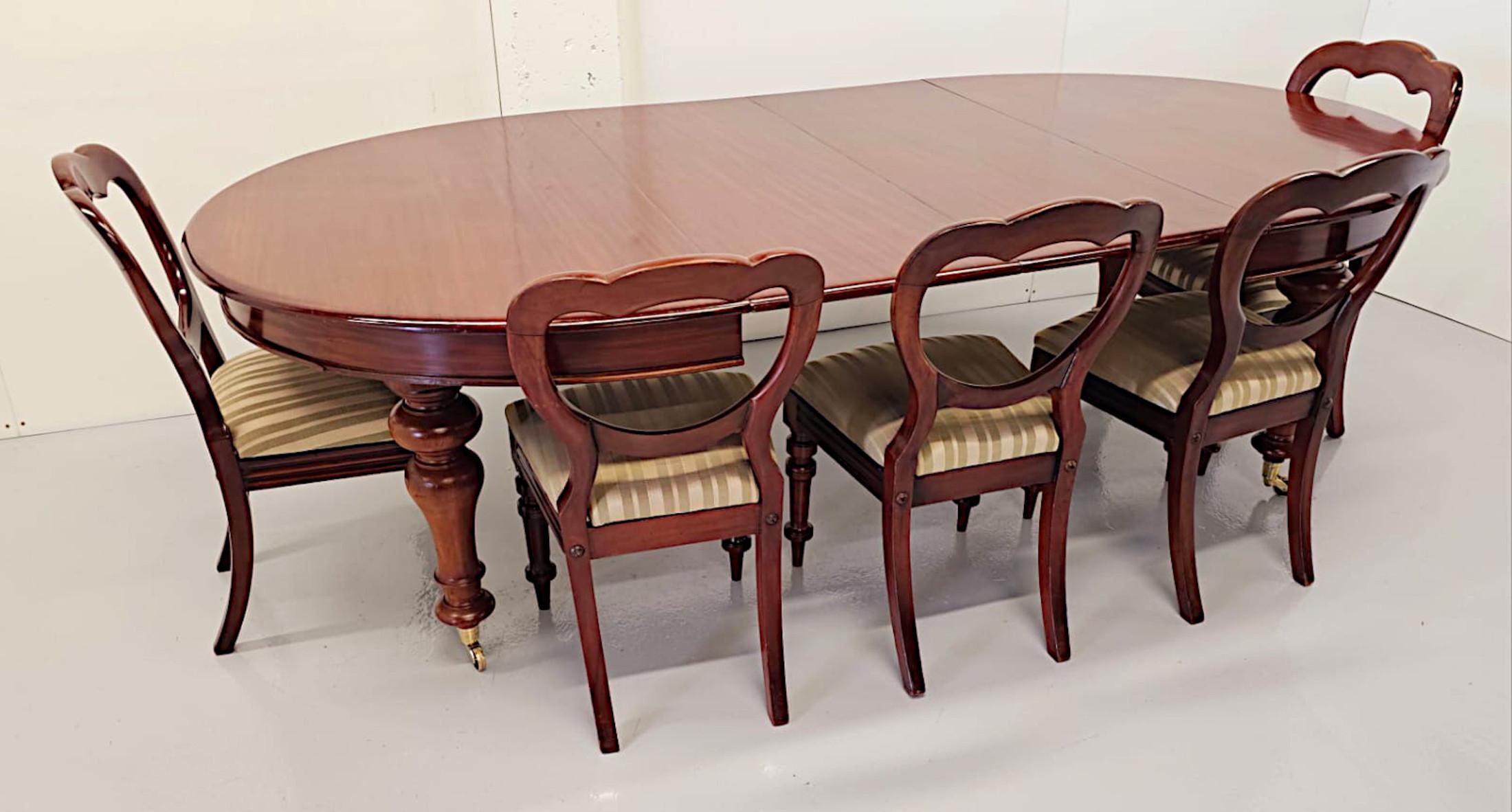 A Gorgeous 19th Century D-End Mahogany Dining Table after Strahan For Sale 1