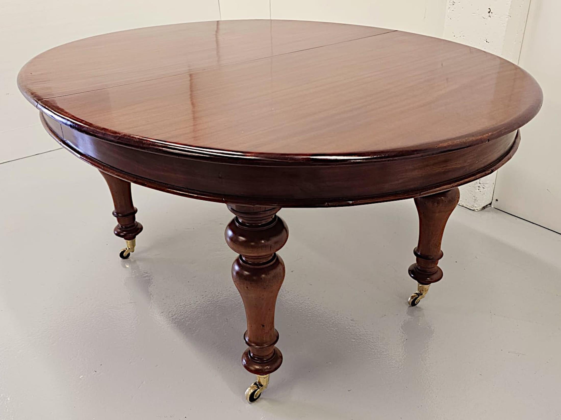 A Gorgeous 19th Century D-End Mahogany Dining Table after Strahan For Sale 2