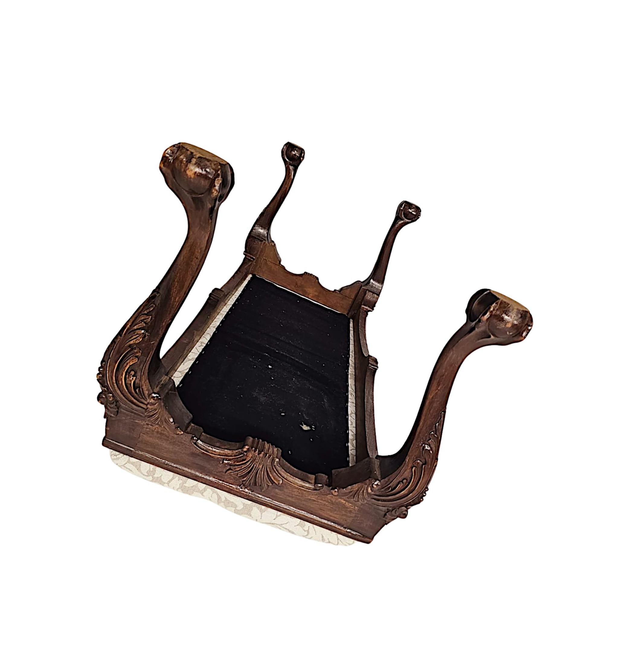 Wunderschöner langer Hocker des 20. Jahrhunderts mit Kugel- und Krallendetails im Angebot 1