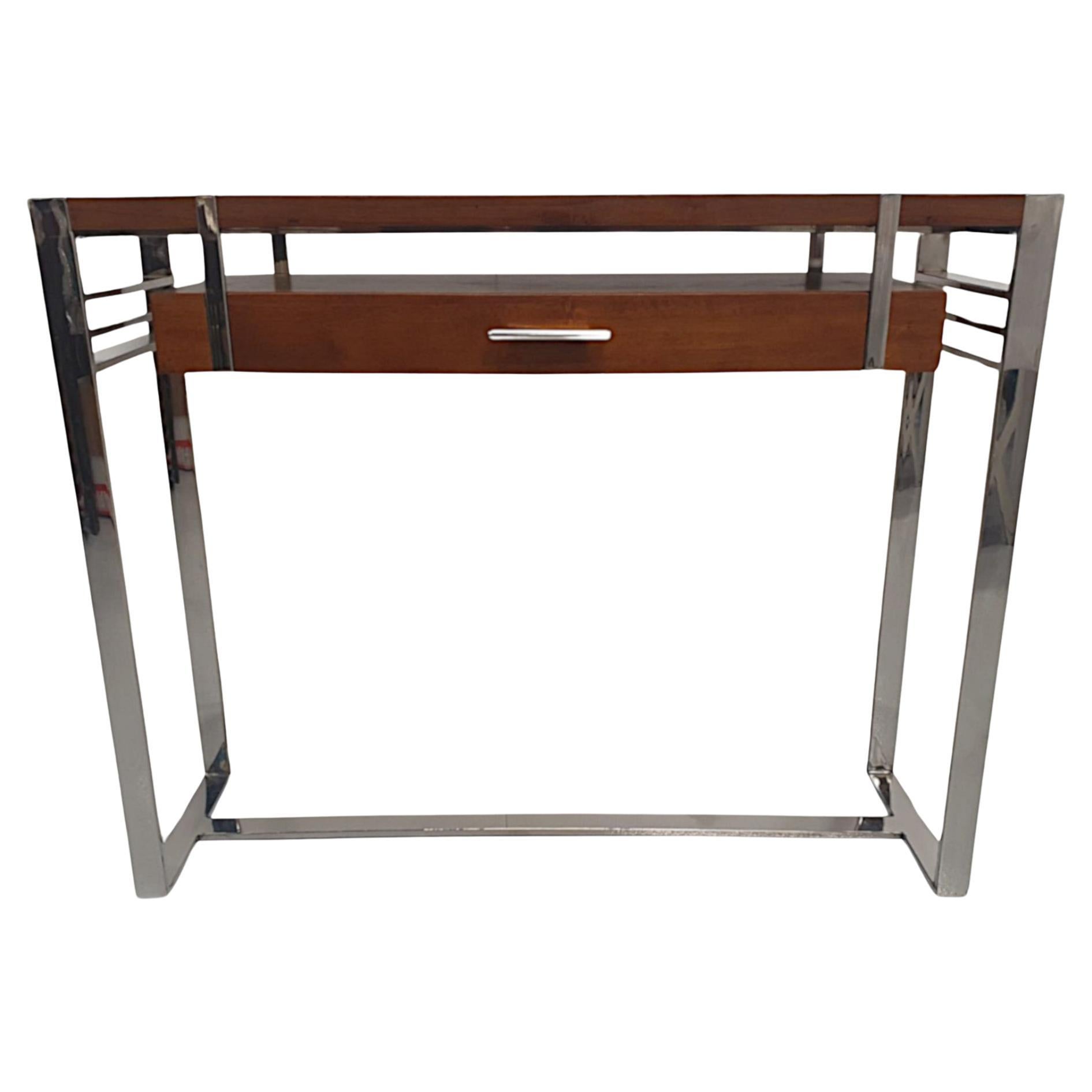 Preciosa consola o mesa auxiliar de madera de cerezo y cromo de diseño Art Déco 