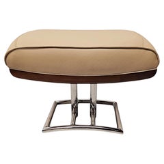 Uno splendido sgabello in pelle e cromo dal design Art Deco