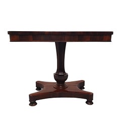 Preciosa mesa auxiliar o de centro de madera de frutal de principios del siglo XIX