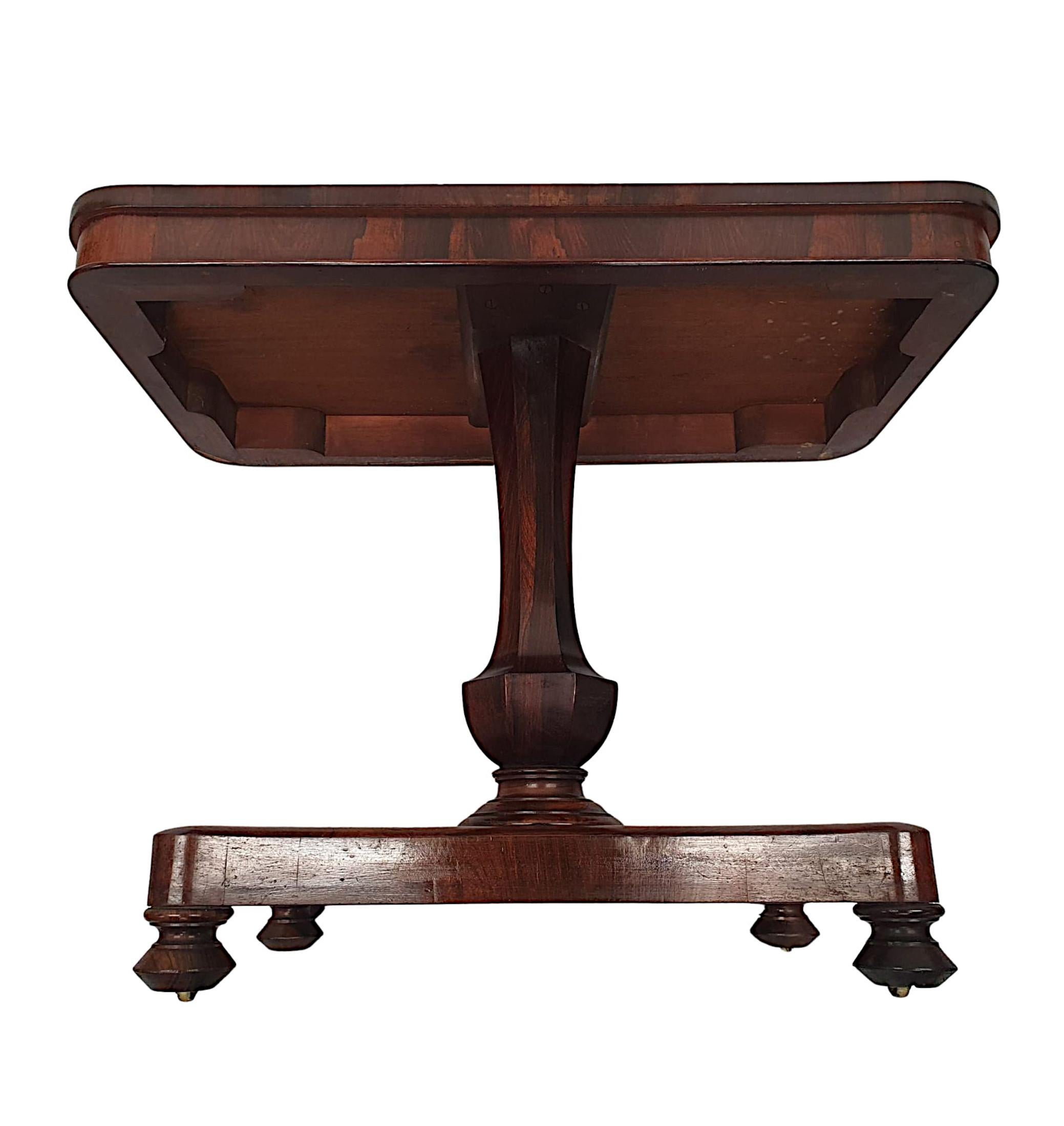 Laiton Magnifique table d'appoint ou de centre en bois fruitier du début du 19ème siècle en vente