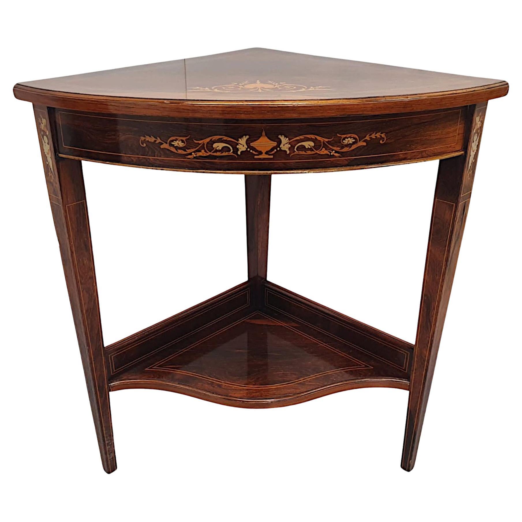 Magnifique table d'angle en marqueterie de lignes édouardienne  en vente