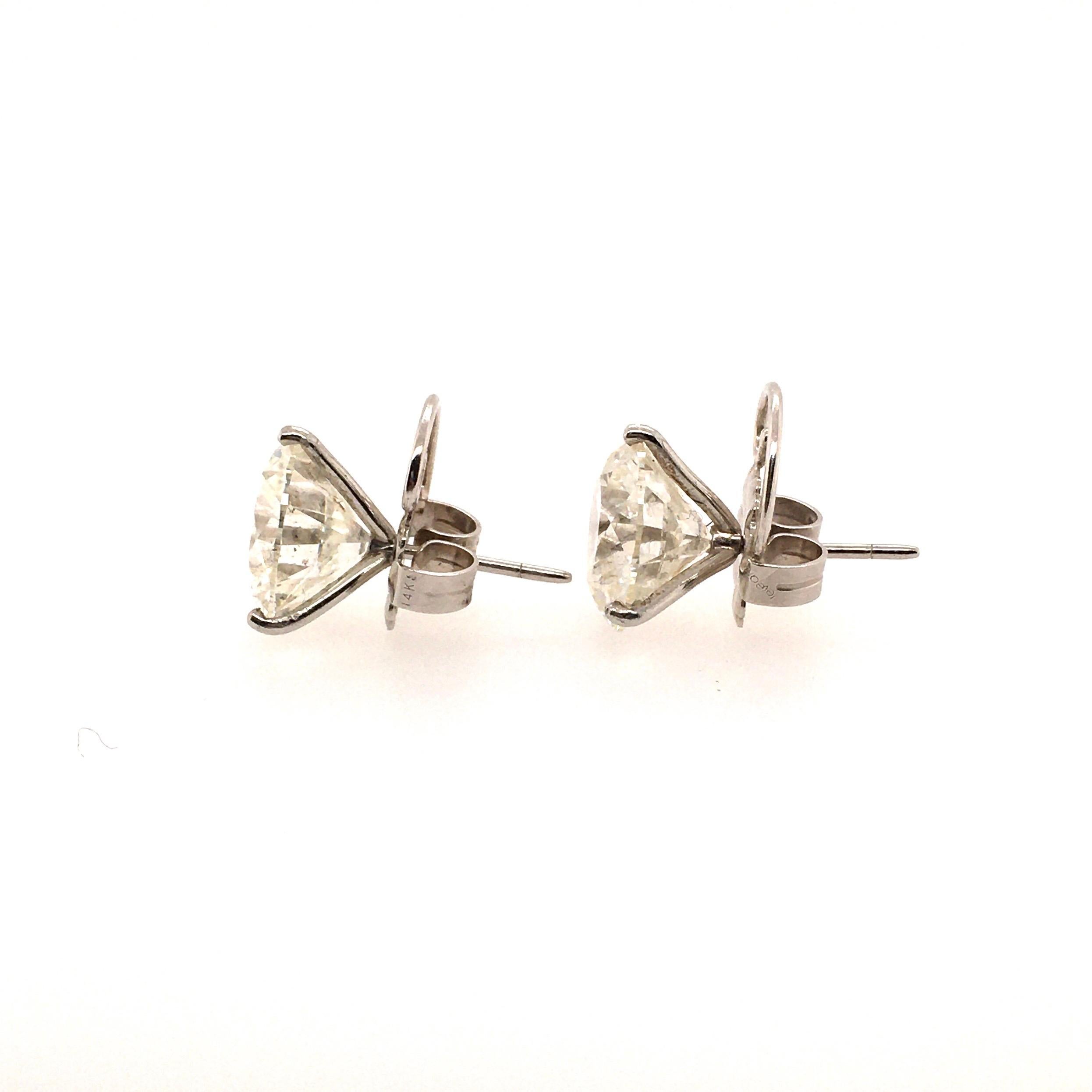 Gorgeous Pair of Platinum and Diamond Ear Studs In Excellent Condition In New York, NY