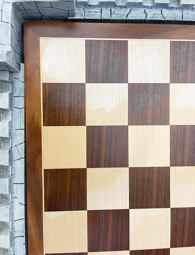 Ein gotisches Schachspiel aus Gusston (20. Jahrhundert) im Angebot