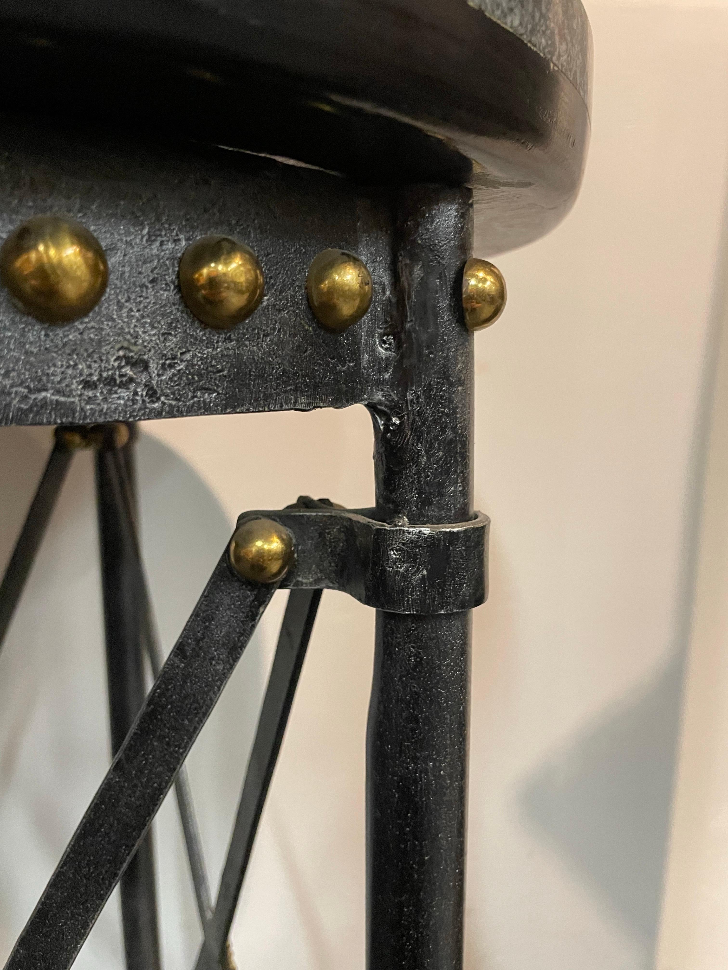 20ième siècle Table d'appoint néo-gothique avec plateau en marbre, fin du 20ème siècle en vente
