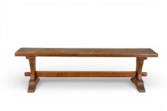 Eichenholzbank im gotischen Stil