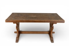 Gotisch-revivalistischer Eichenbocktisch