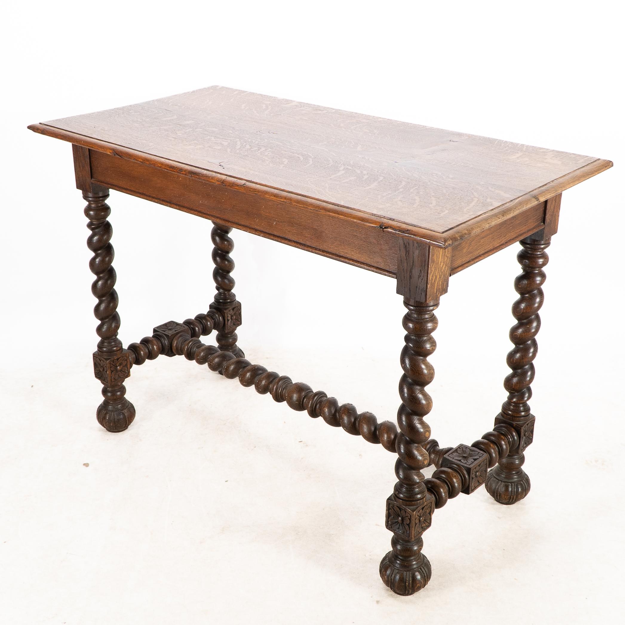 Mesa de centro o de recibidor de roble aserrado en cuartos, estilo renacimiento gótico principios del siglo XX en venta