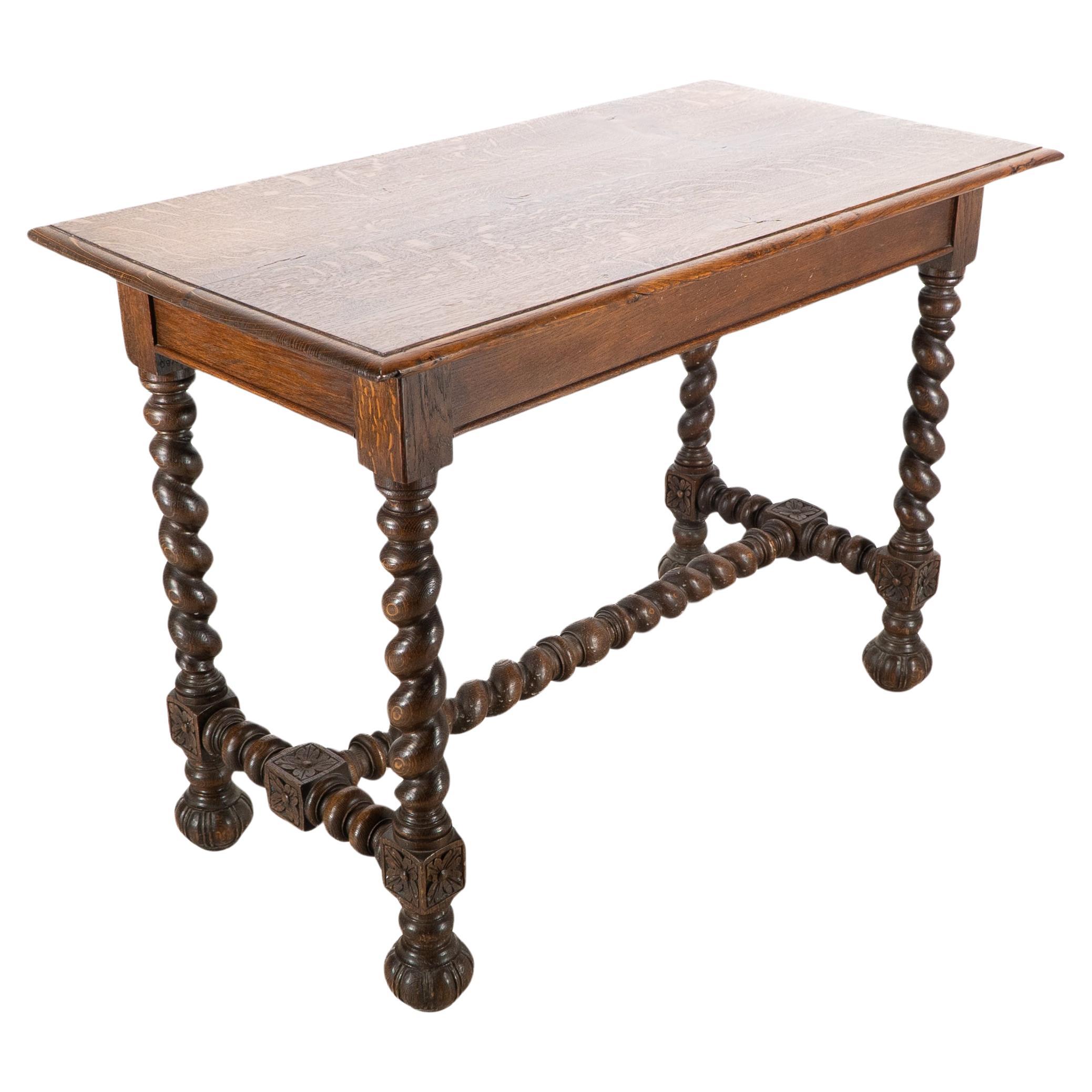 Table de salle ou de centre de style Revive gothique en chêne scié sur quartier et à torsion d'orge