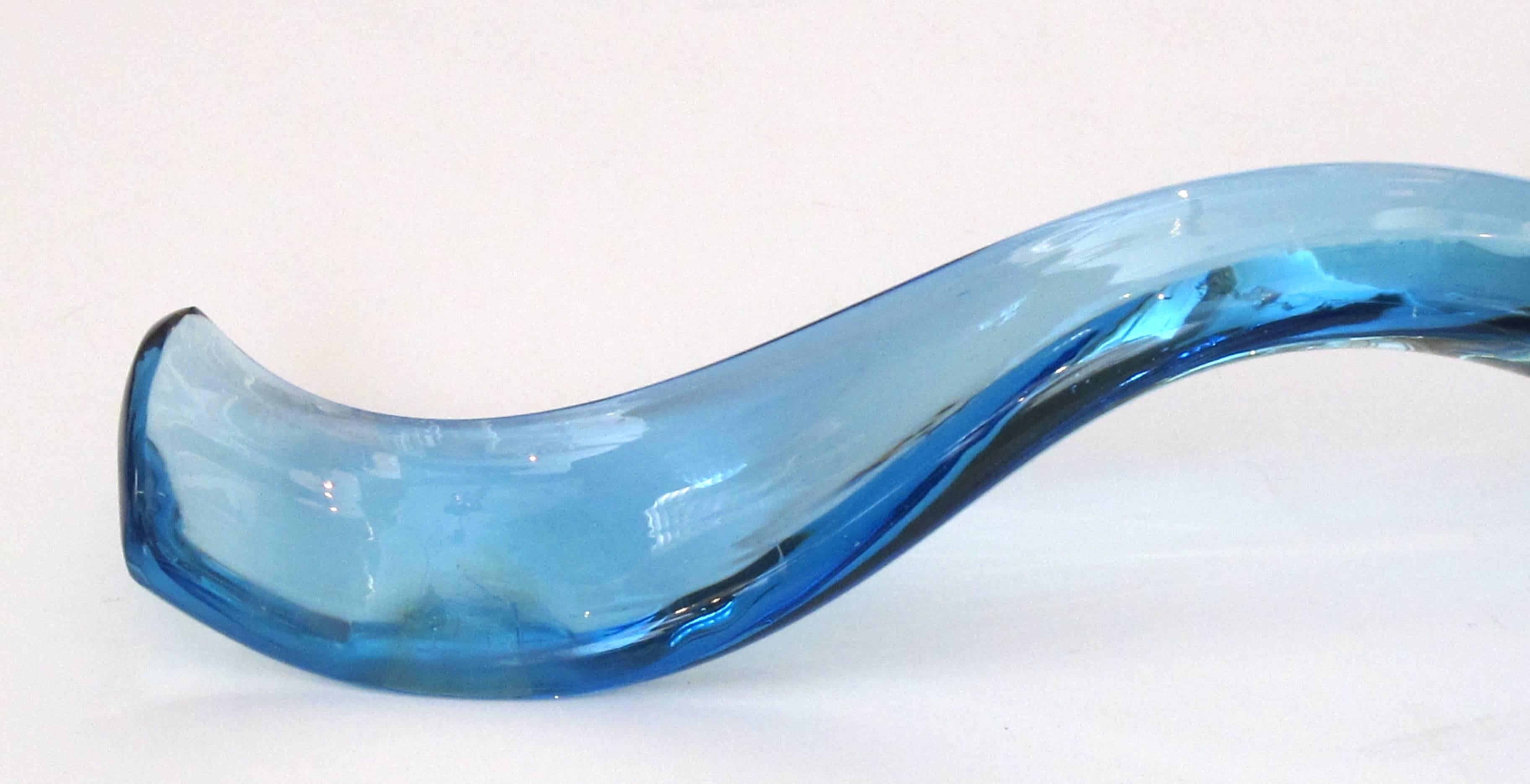 Gracefully-Shaped Murano Blue Art Glass Stylized Bird by Salviati, Venice In Excellent Condition In San Francisco, CA