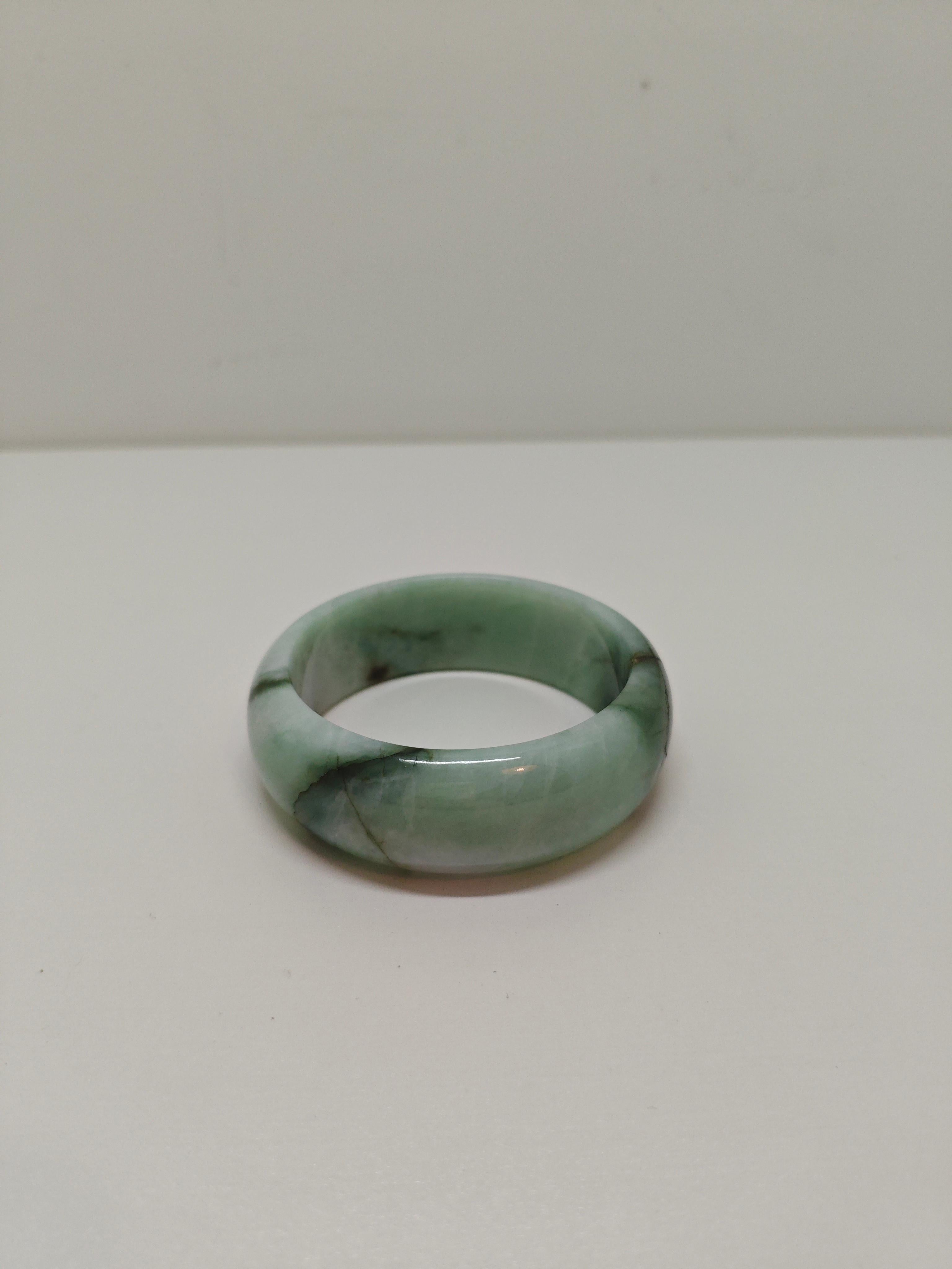 Brazalete grueso con dibujo de mármol verde Feicui de grado A Contemporáneo en venta