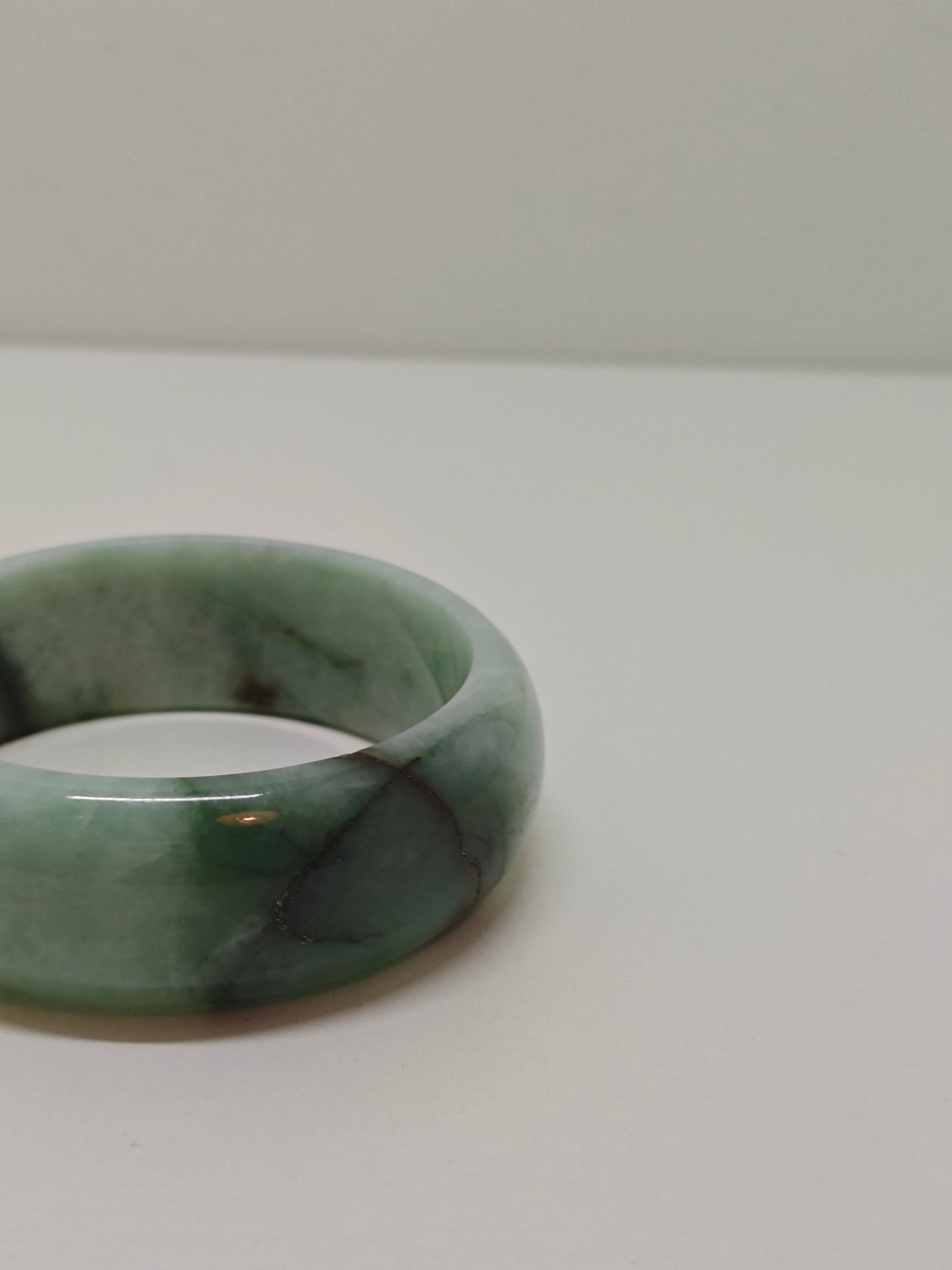 Brazalete grueso con dibujo de mármol verde Feicui de grado A en Bueno estado para la venta en PUTNEY, NSW