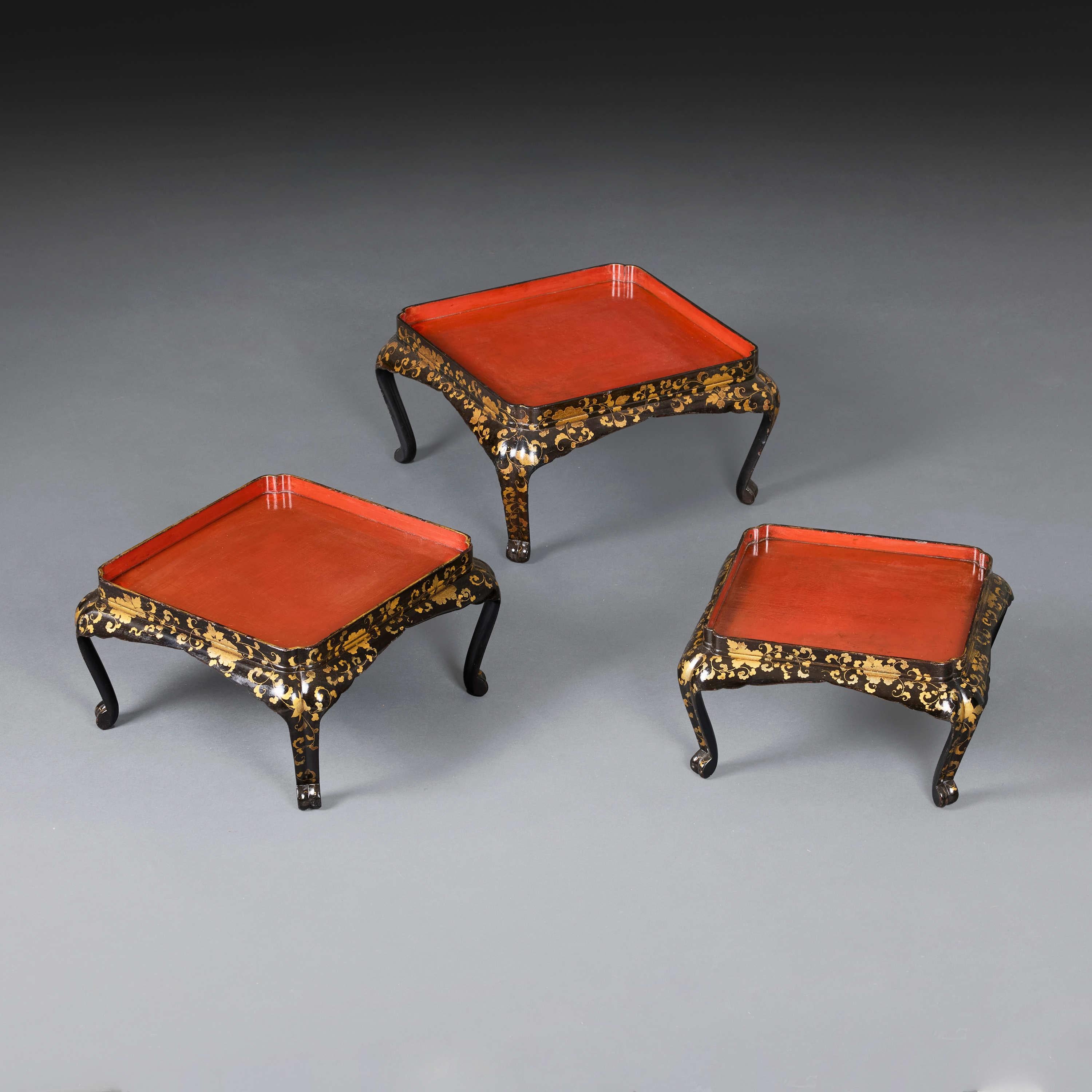 A Graduated Set of Meiji Period Lacquer Stacking Tables In Good Condition For Sale In London, GB