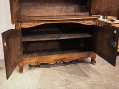 Grand buffet en chêne français du 18ème siècle, Deux Corps, provenant de la région de Perche