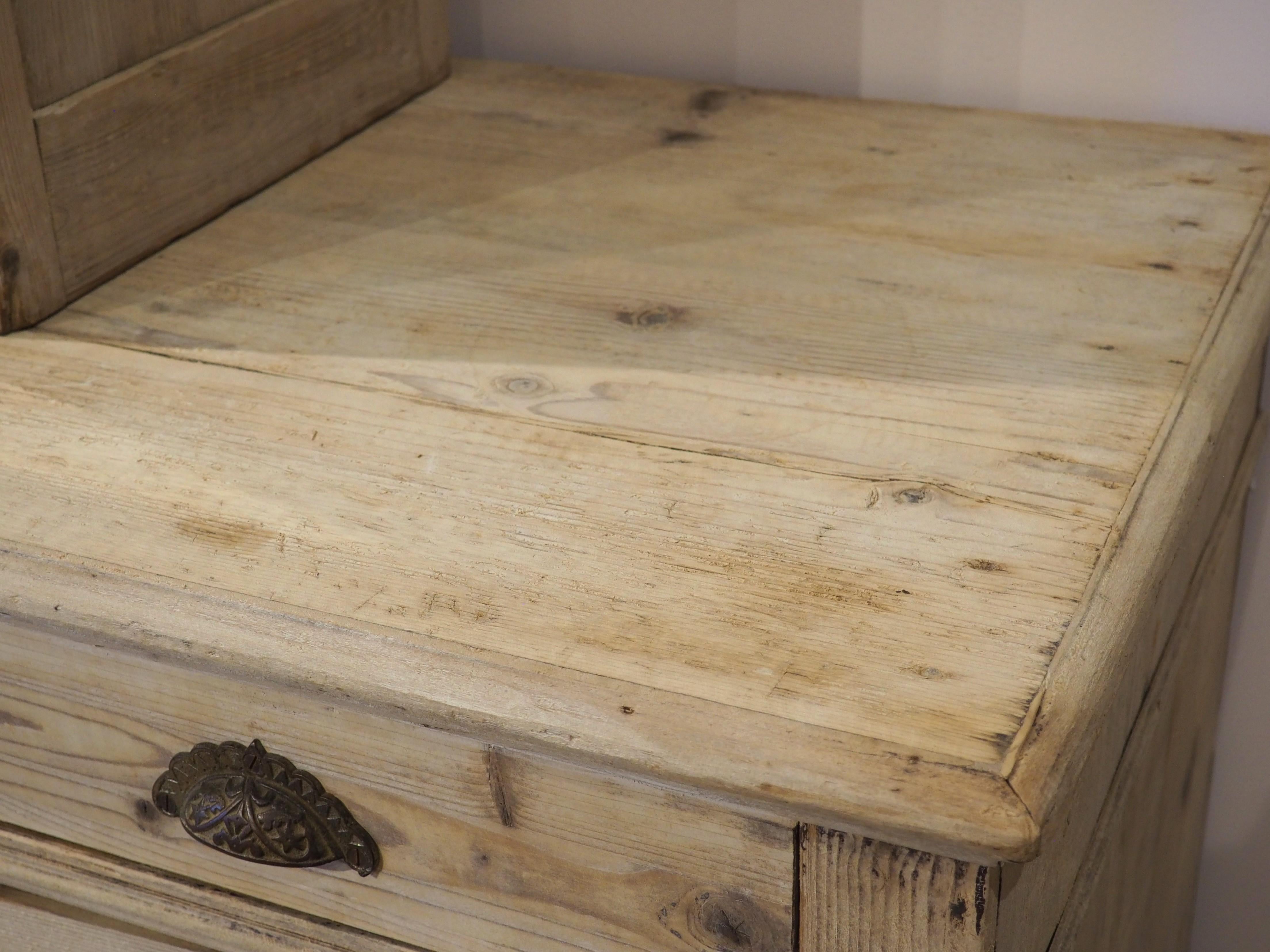 Una grande Bibliotheque Vitrine Deux Corps francese in pino sagomato, CIRCA 1900 in vendita 3