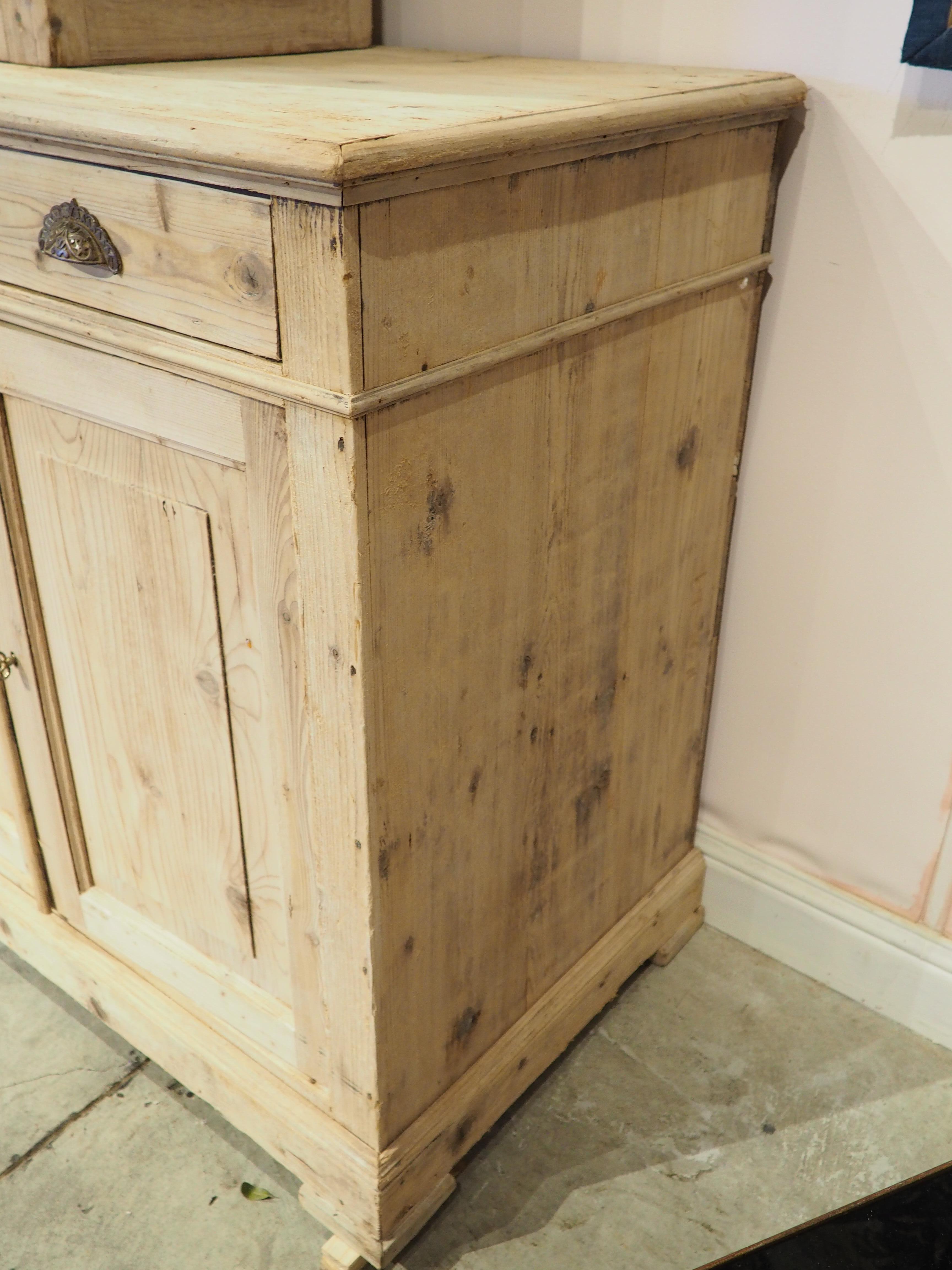 Una grande Bibliotheque Vitrine Deux Corps francese in pino sagomato, CIRCA 1900 in vendita 5