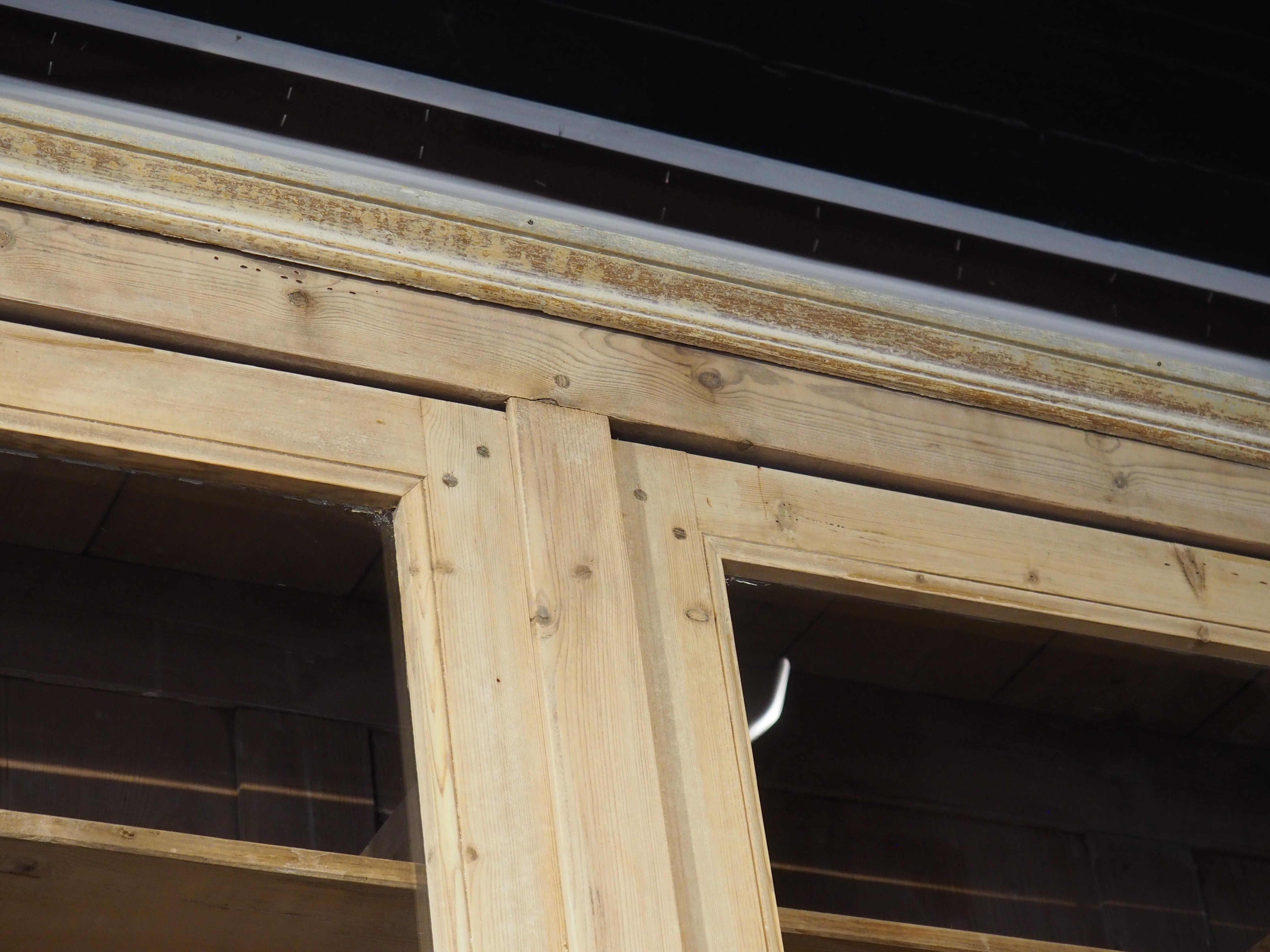 Una grande Bibliotheque Vitrine Deux Corps francese in pino sagomato, CIRCA 1900 in vendita 7
