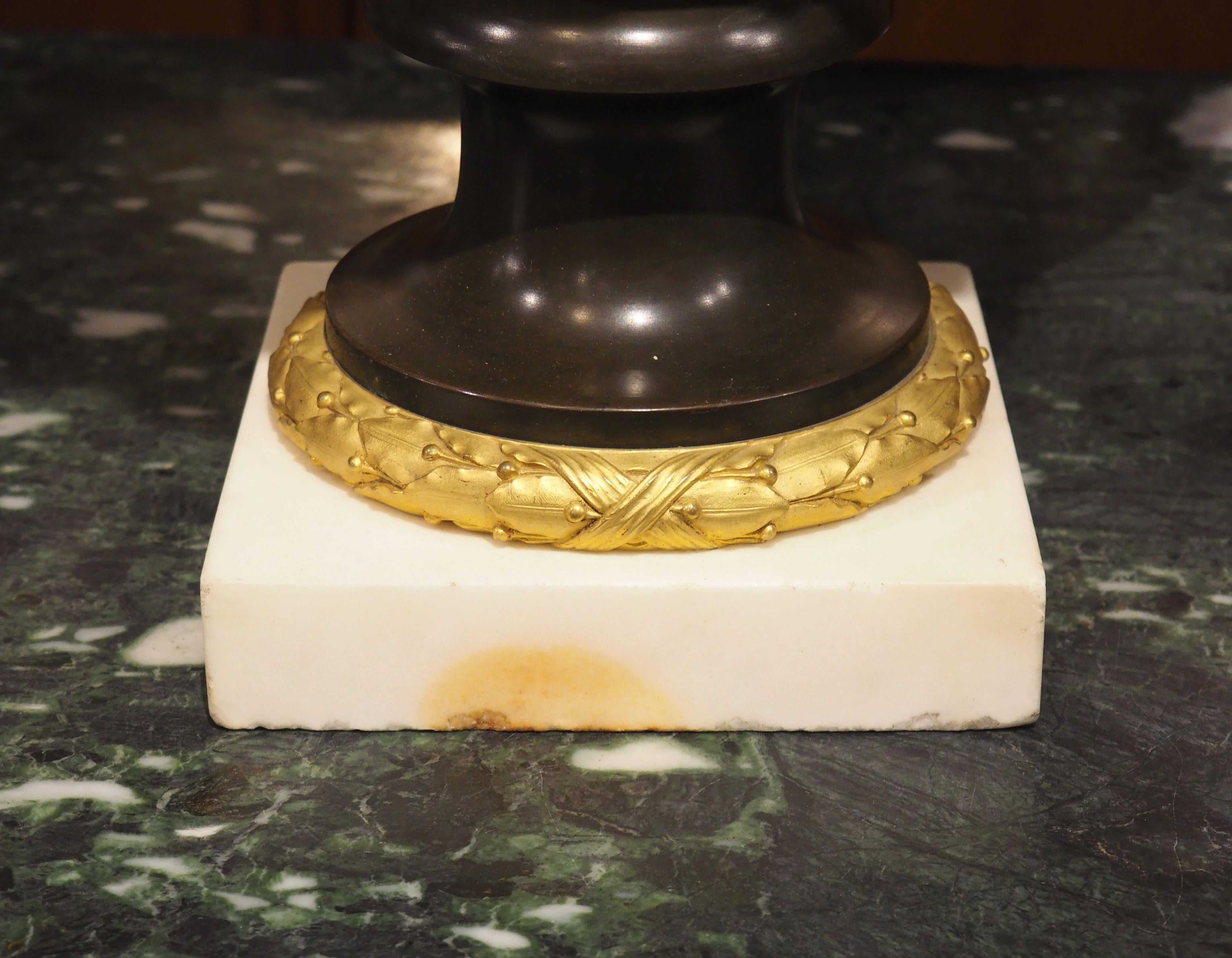 Große französische Urne aus vergoldeter Bronze im Louis-XVI.-Stil, um 1860 im Angebot 12