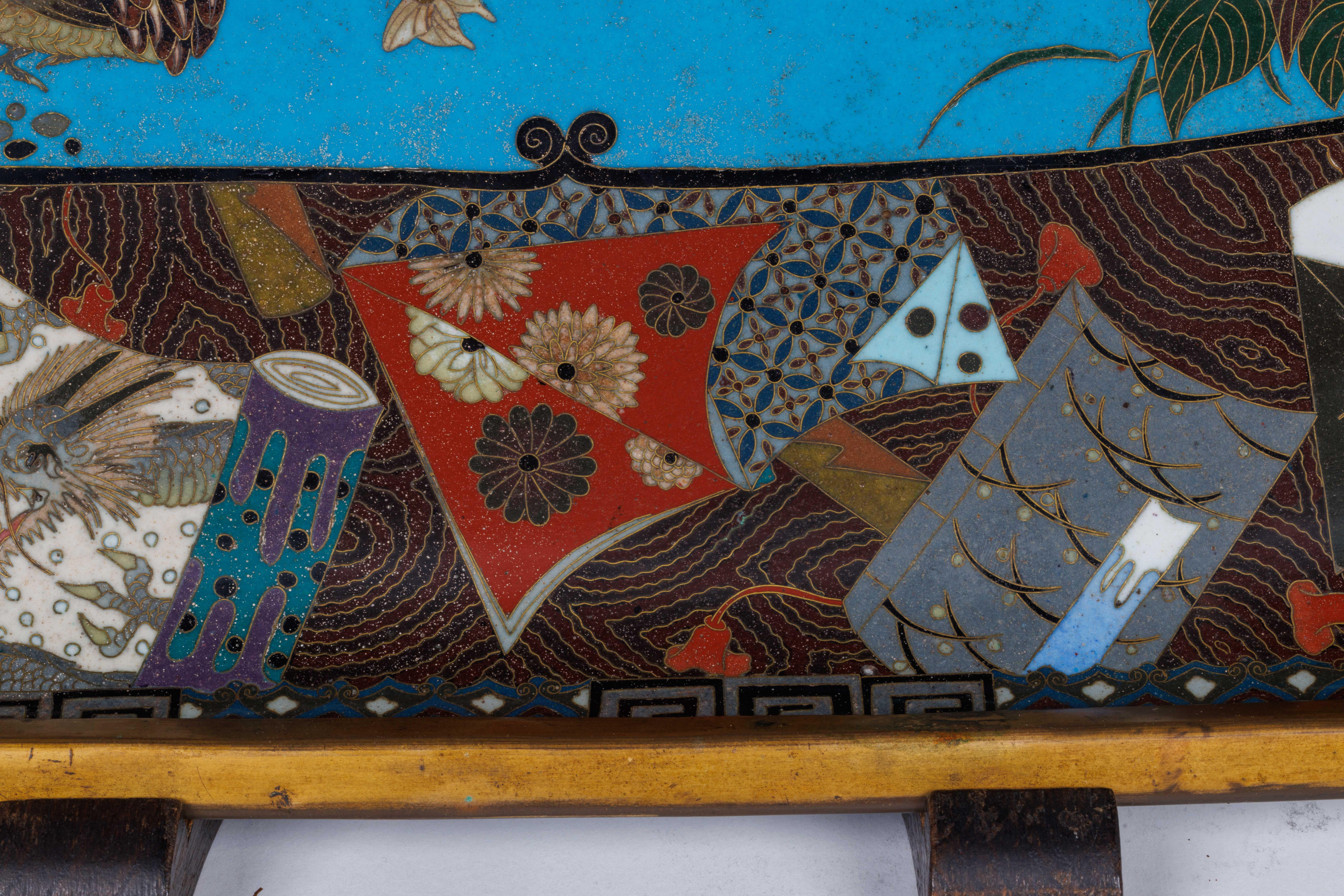 Plateau en émail cloisonné Grand Meiji avec fleurs de cerisier et oiseaux en vente 1