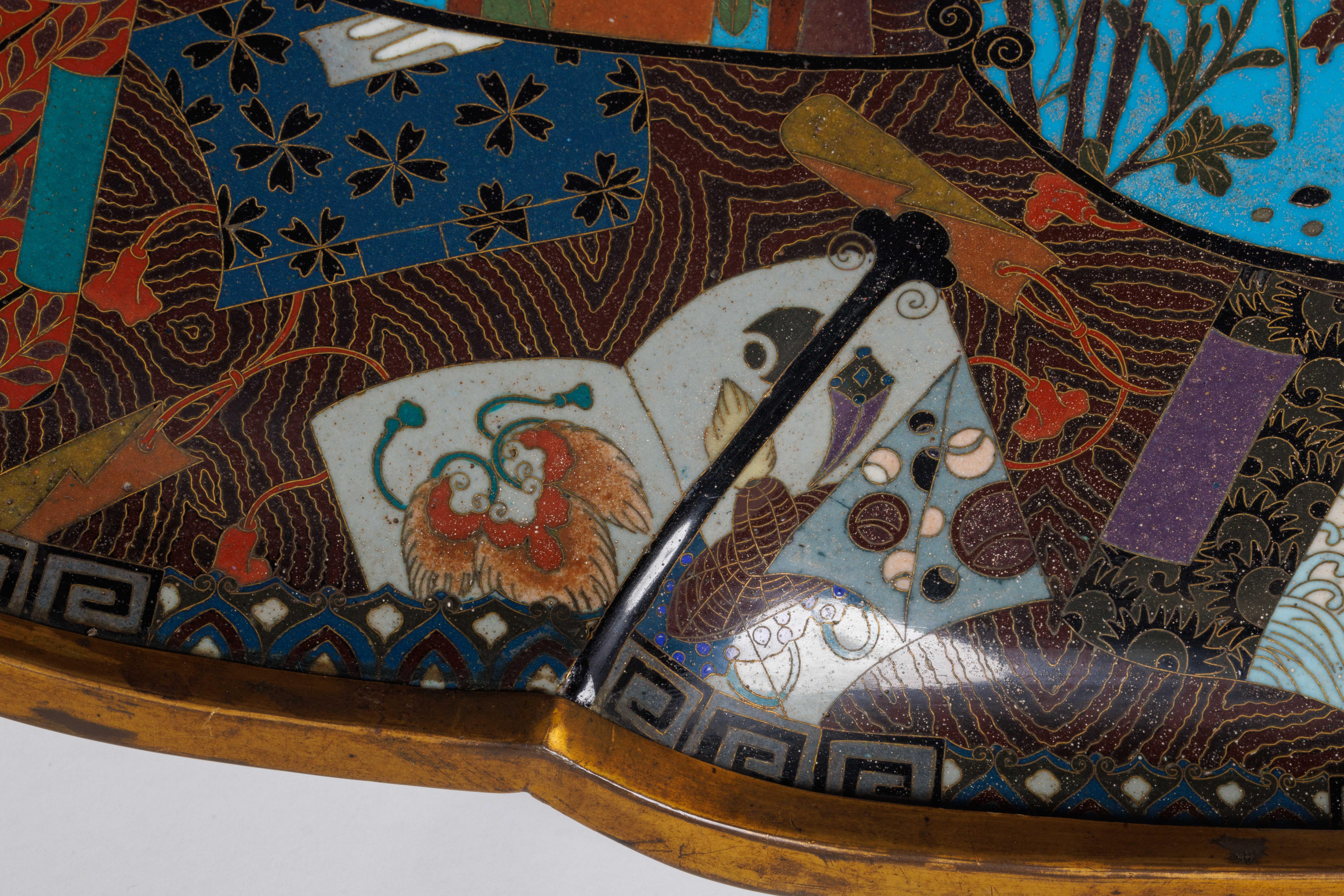 Plateau en émail cloisonné Grand Meiji avec fleurs de cerisier et oiseaux en vente 3