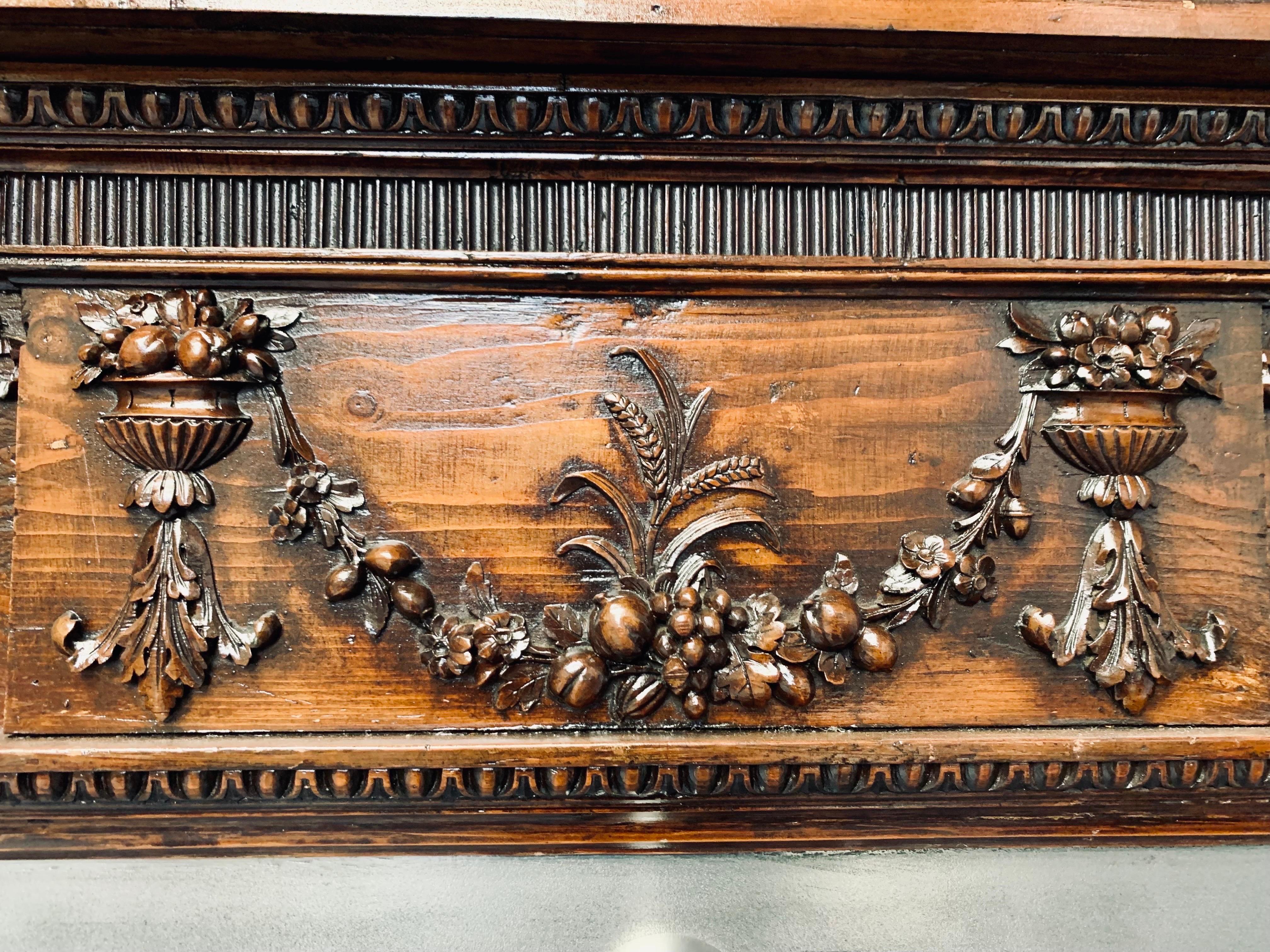 Grand Scottish Early 19th Century Carved Wooden Georgian Fireplace Surround For Sale 14