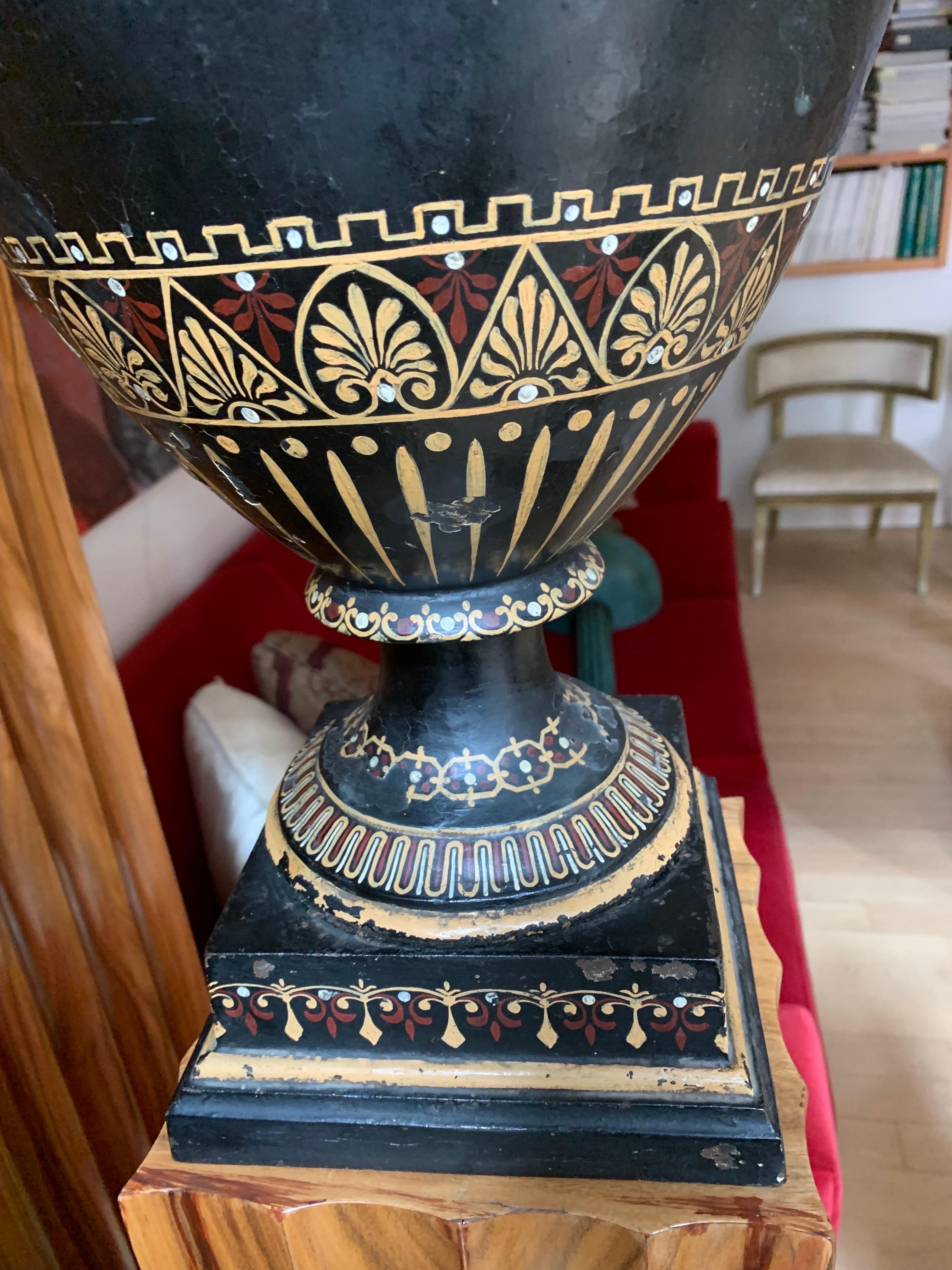 un'urna etrusca Grand Tour con vaso in ghisa dipinta in vendita 7