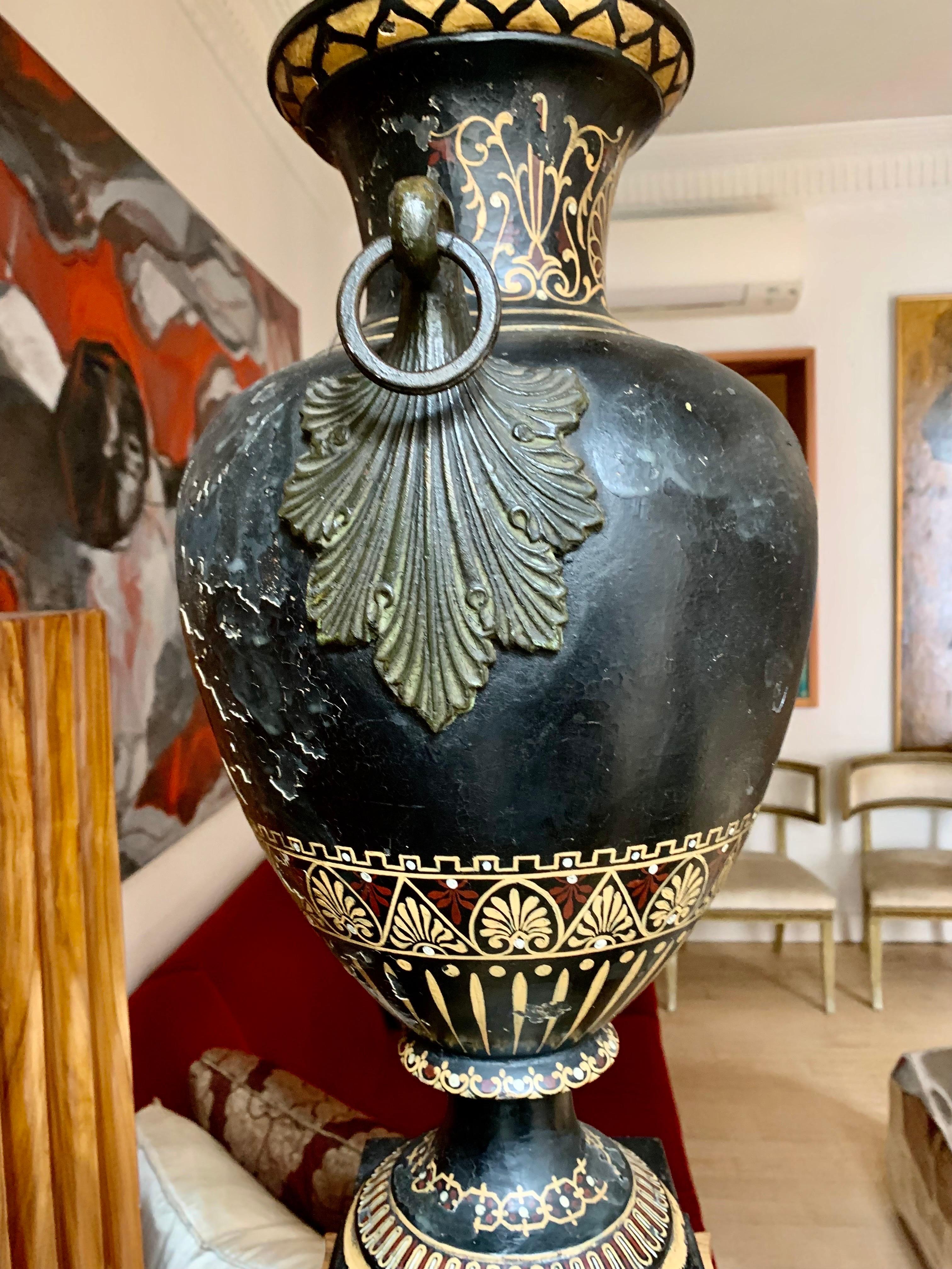 a Grand Tour Etruscan Cast Iron Painted Vase Urn  In Good Condition For Sale In Madrid, ES