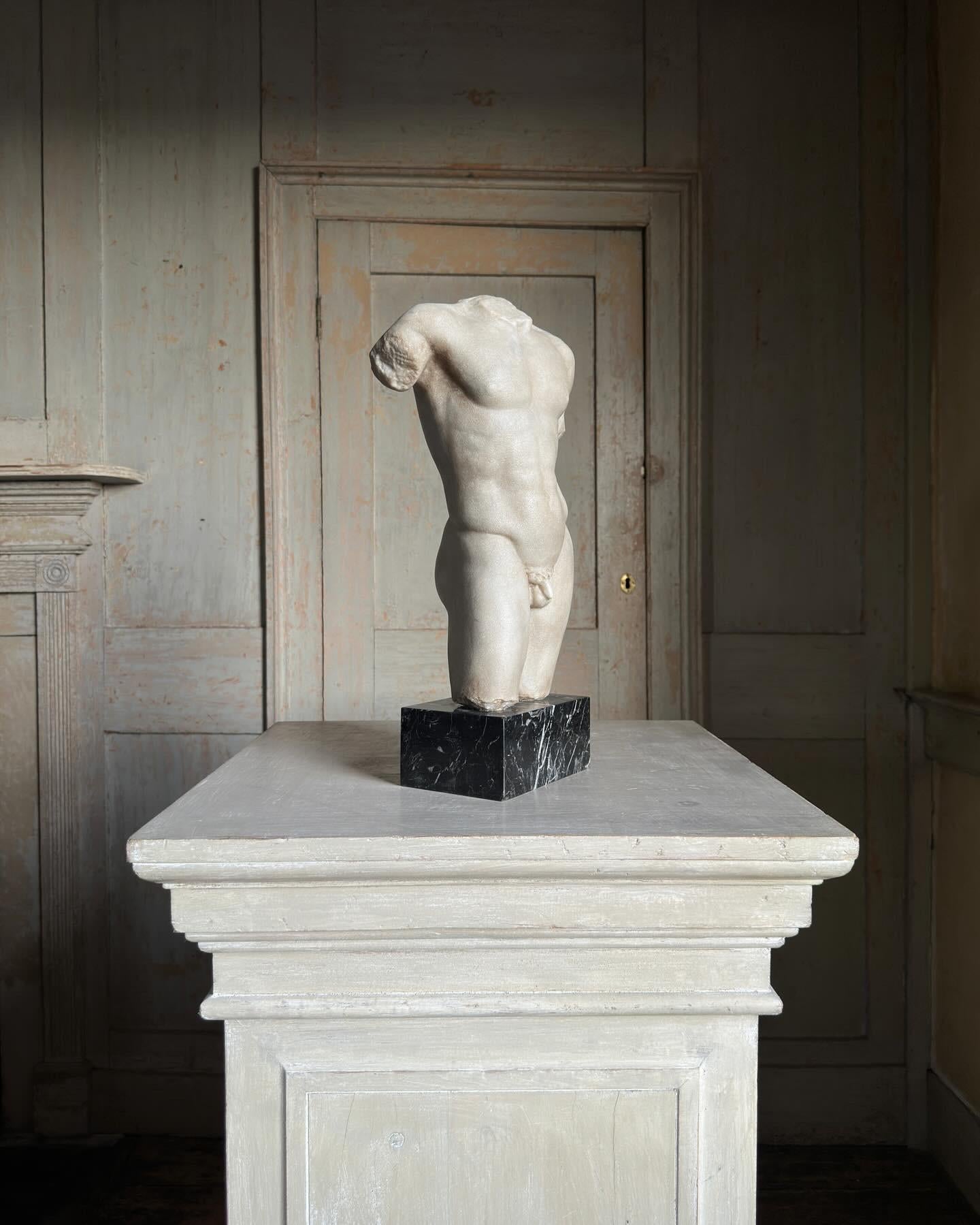 Italian A Grand Tour marble torso of an athlete, after the antique. For Sale