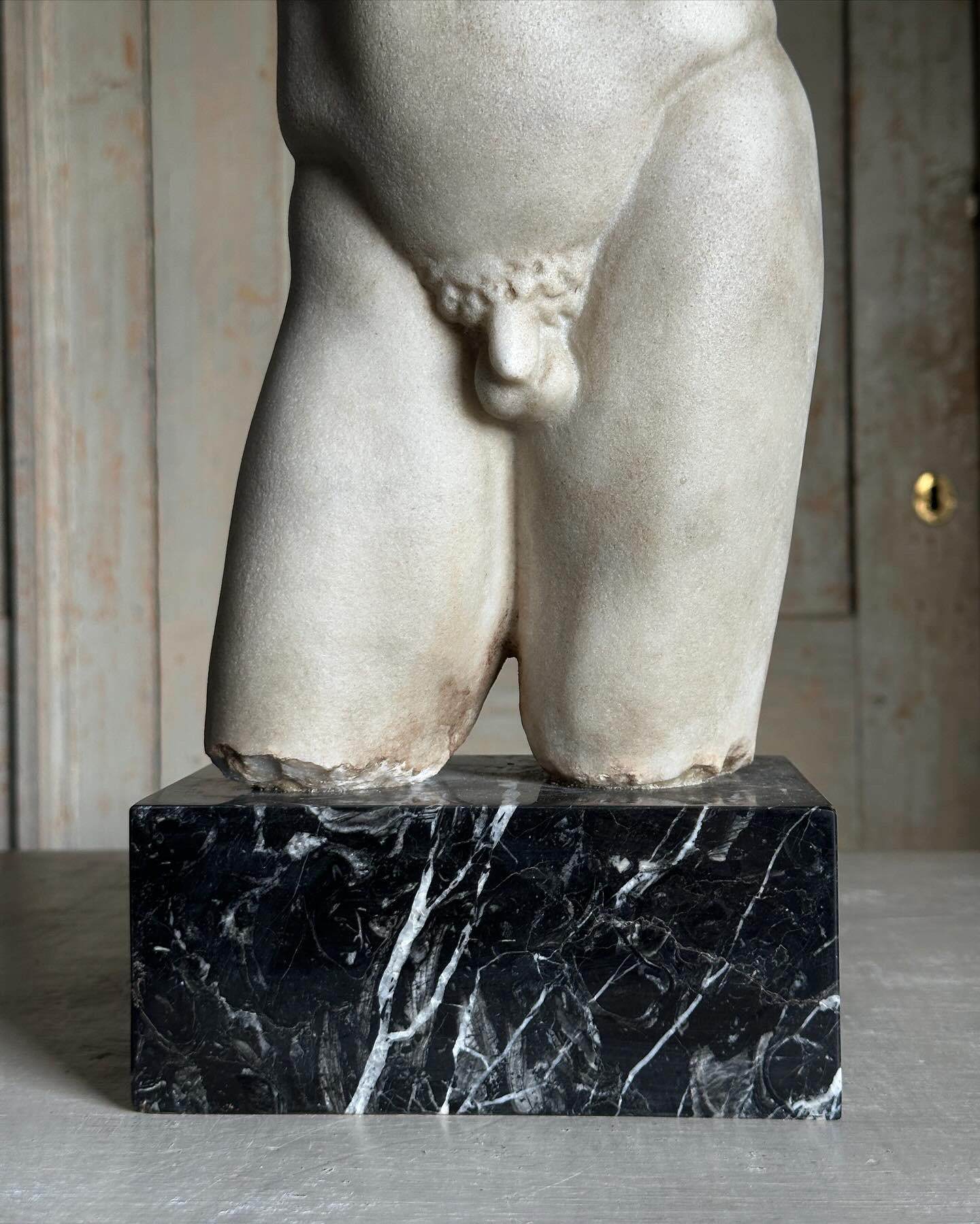 Hand-Carved A Grand Tour marble torso of an athlete, after the antique. For Sale