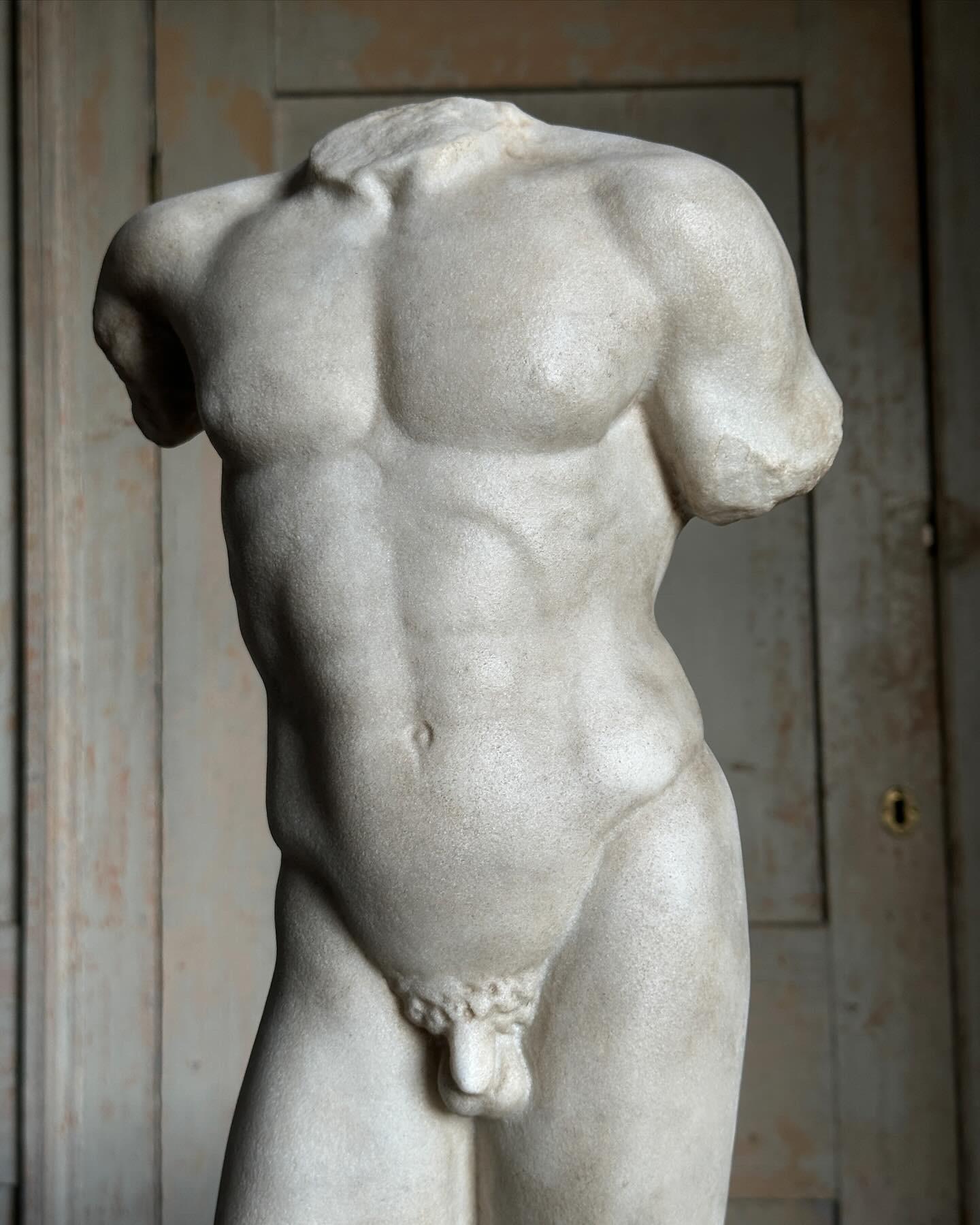 A Grand Tour marble torso of an athlete, after the antique. For Sale 2