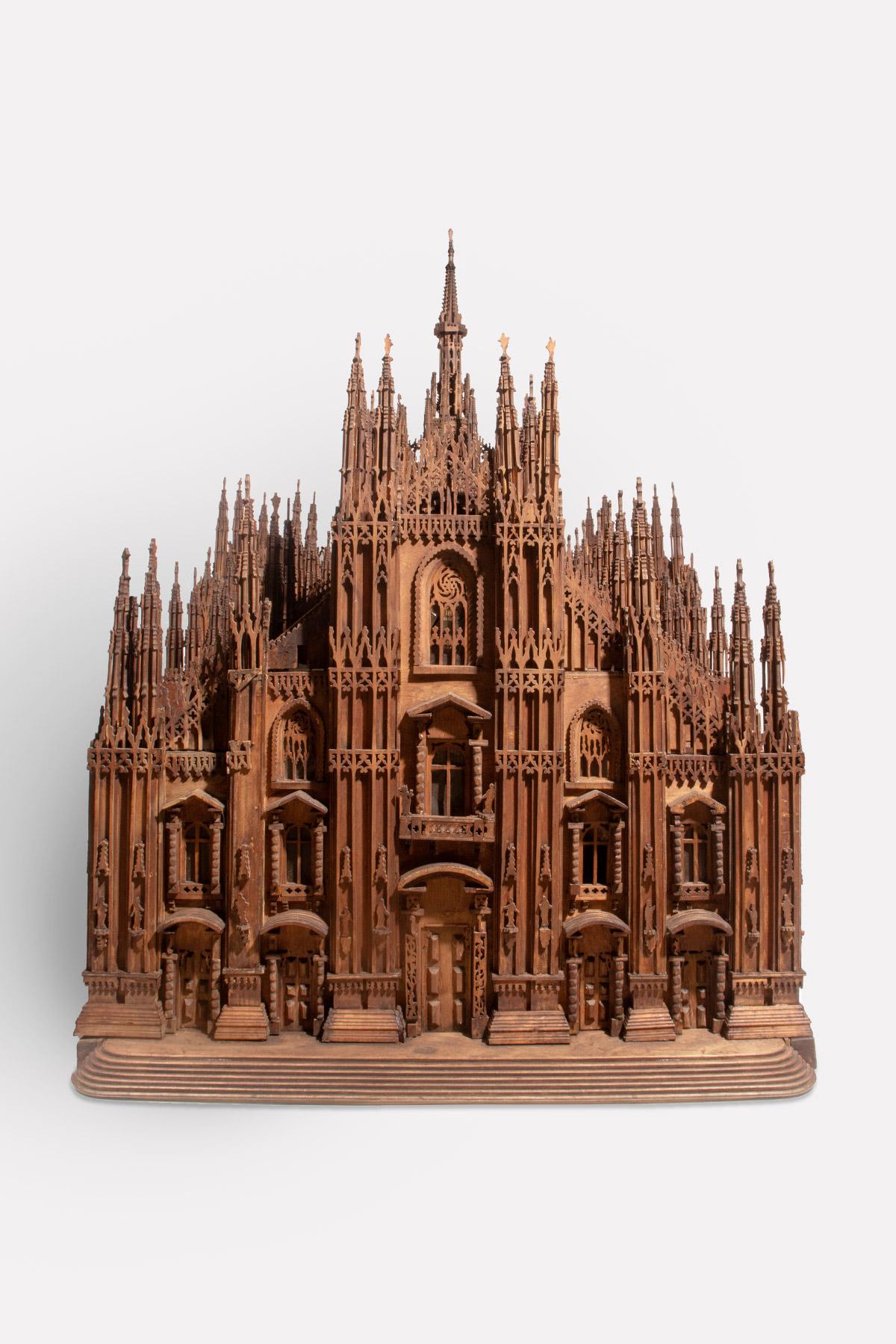 Rare and unusual Wunderkammer architectural model in miniature, entirely handmade, in balsa wood, depicting the Cathedral of Milan. Original patina. Italy second half of the 19th century.