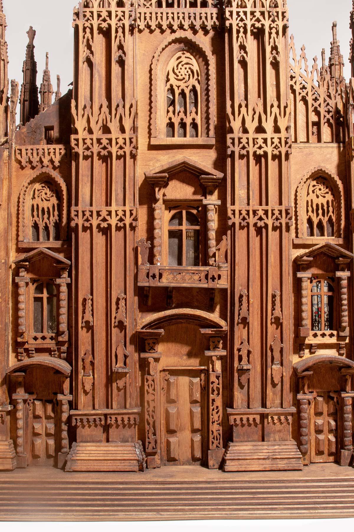 A Grand Tour wooden maquette, depicting the Cathedral of Milan, Italy circa 1880 For Sale 3